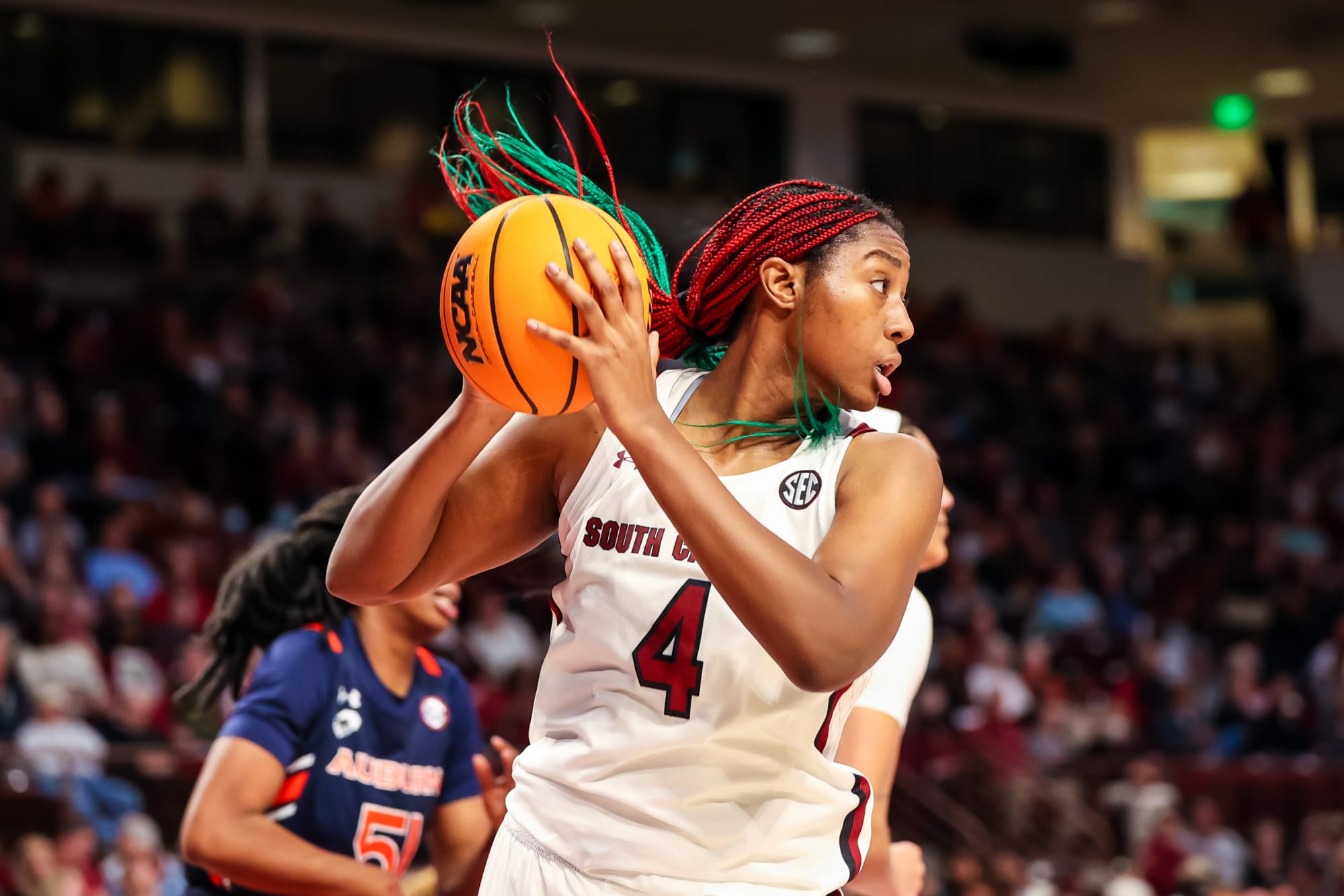 South Carolina at UConn 2023 womens college basketball game preview, TV schedule