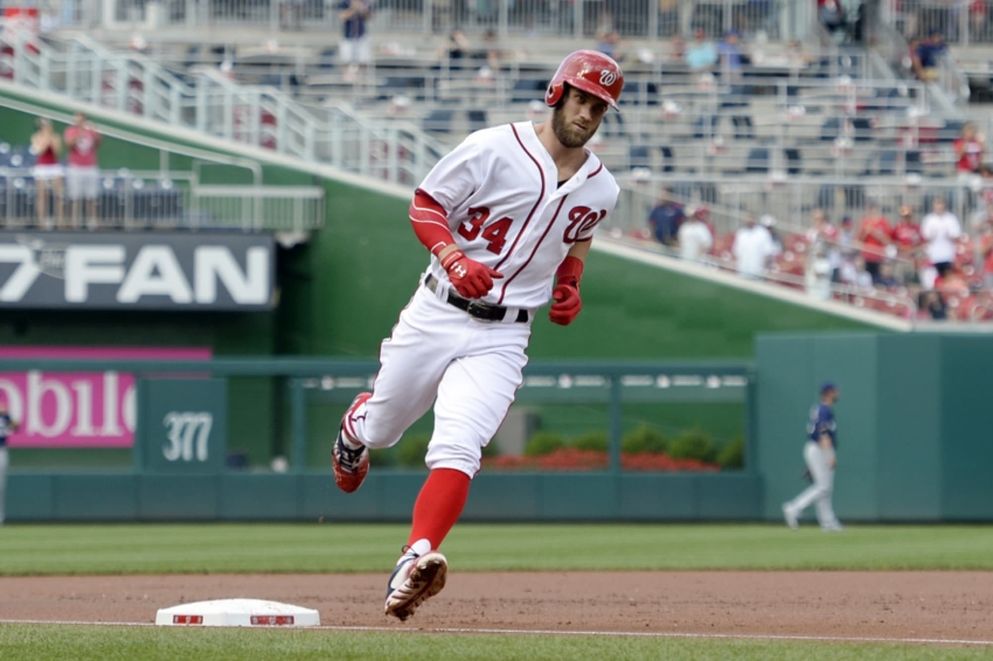 Bryce Harper gave a Washington Nationals fan the photo of a lifetime