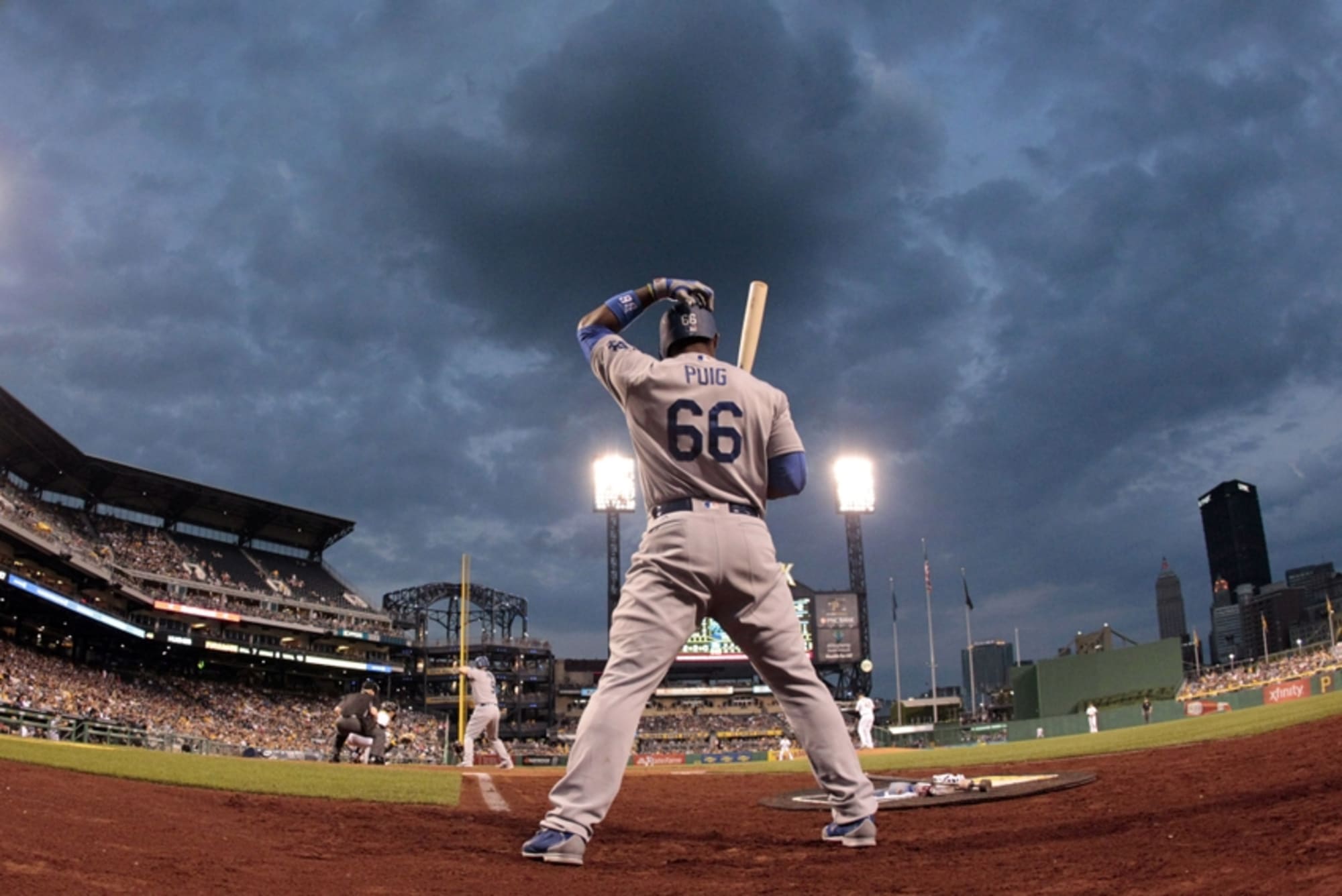 Dodgers' Yasiel Puig and Hector Olivera to play in minors Thursday