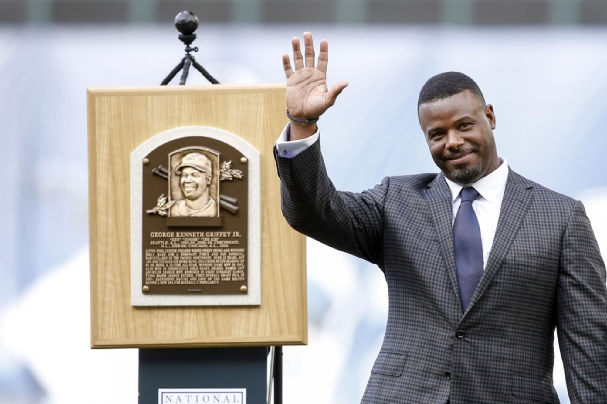 Ken Griffey Jr.'s sweet swing graces MLB The Show 17 cover (update