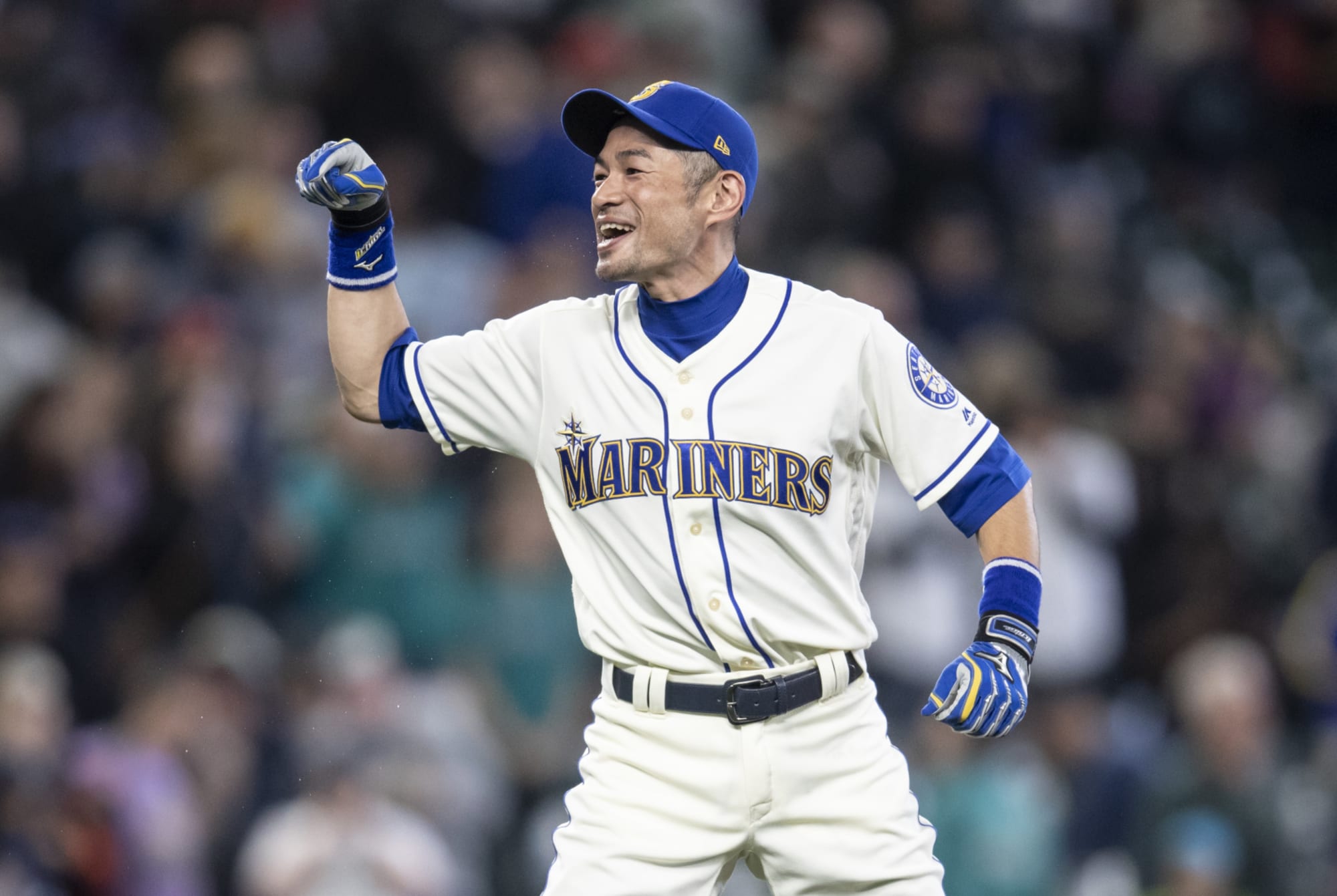 Ichiro says goodbye to adoring fans in final MLB game, Mariners