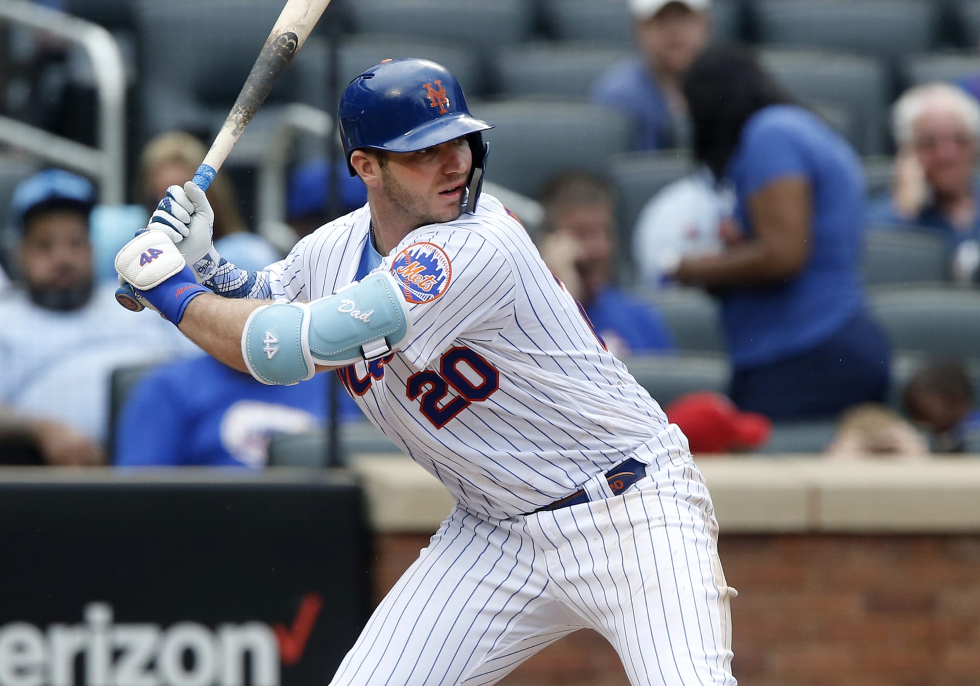 Pete Alonso of the New York Mets breaks MLB's rookie home run
