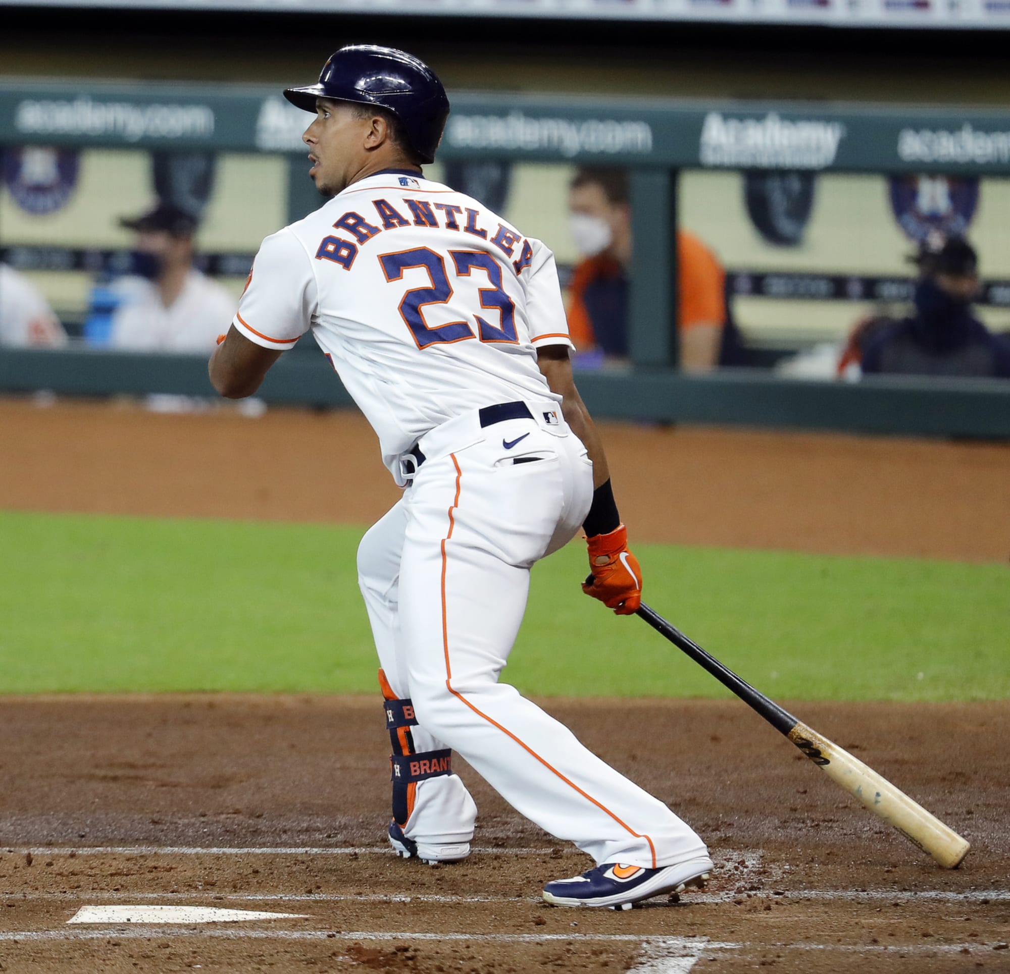 Michael Brantley: Free agent outfielder re-signs with Houston Astros