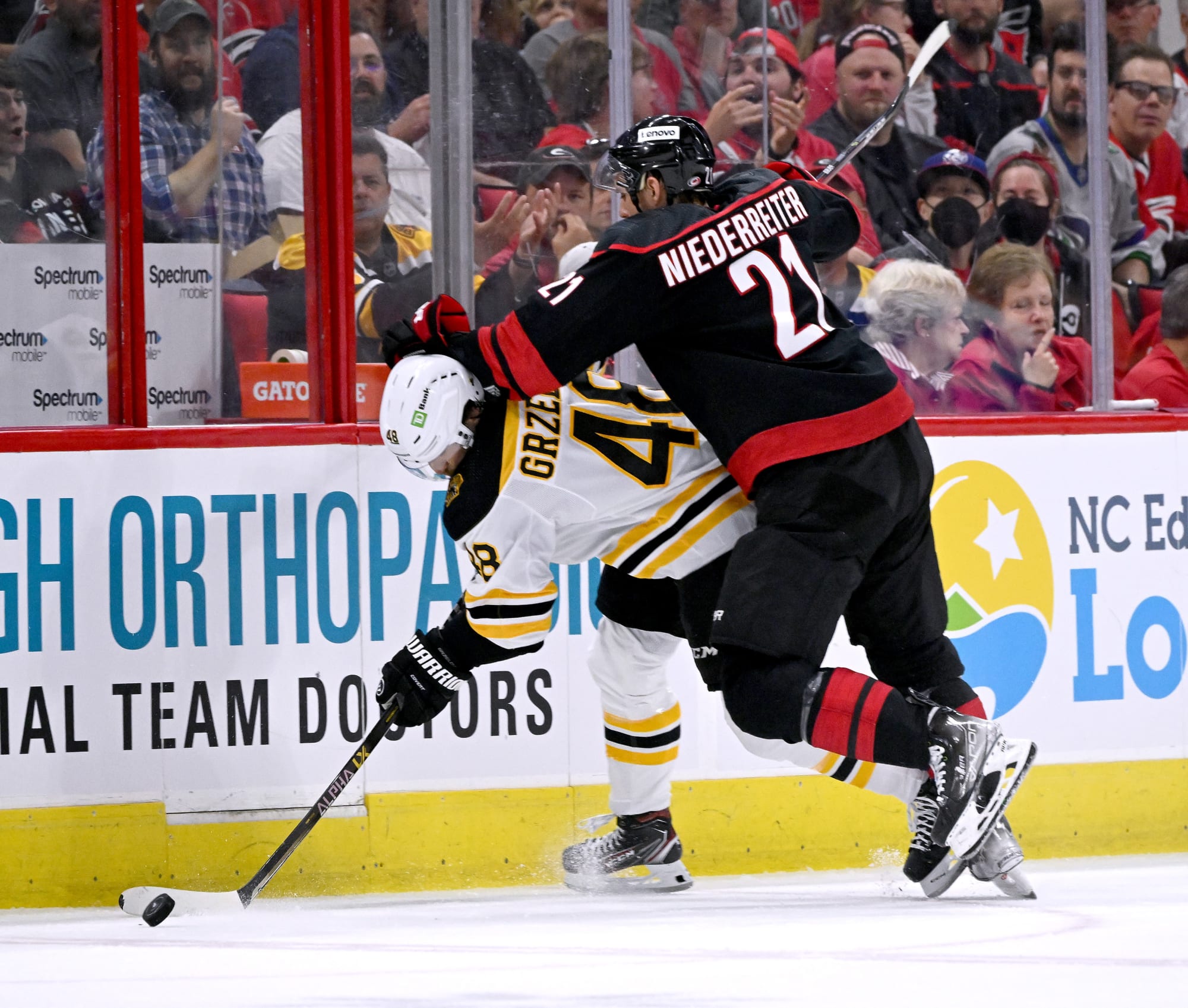 Niederreiter scores 2, short-handed Carolina beats Red Wings – The