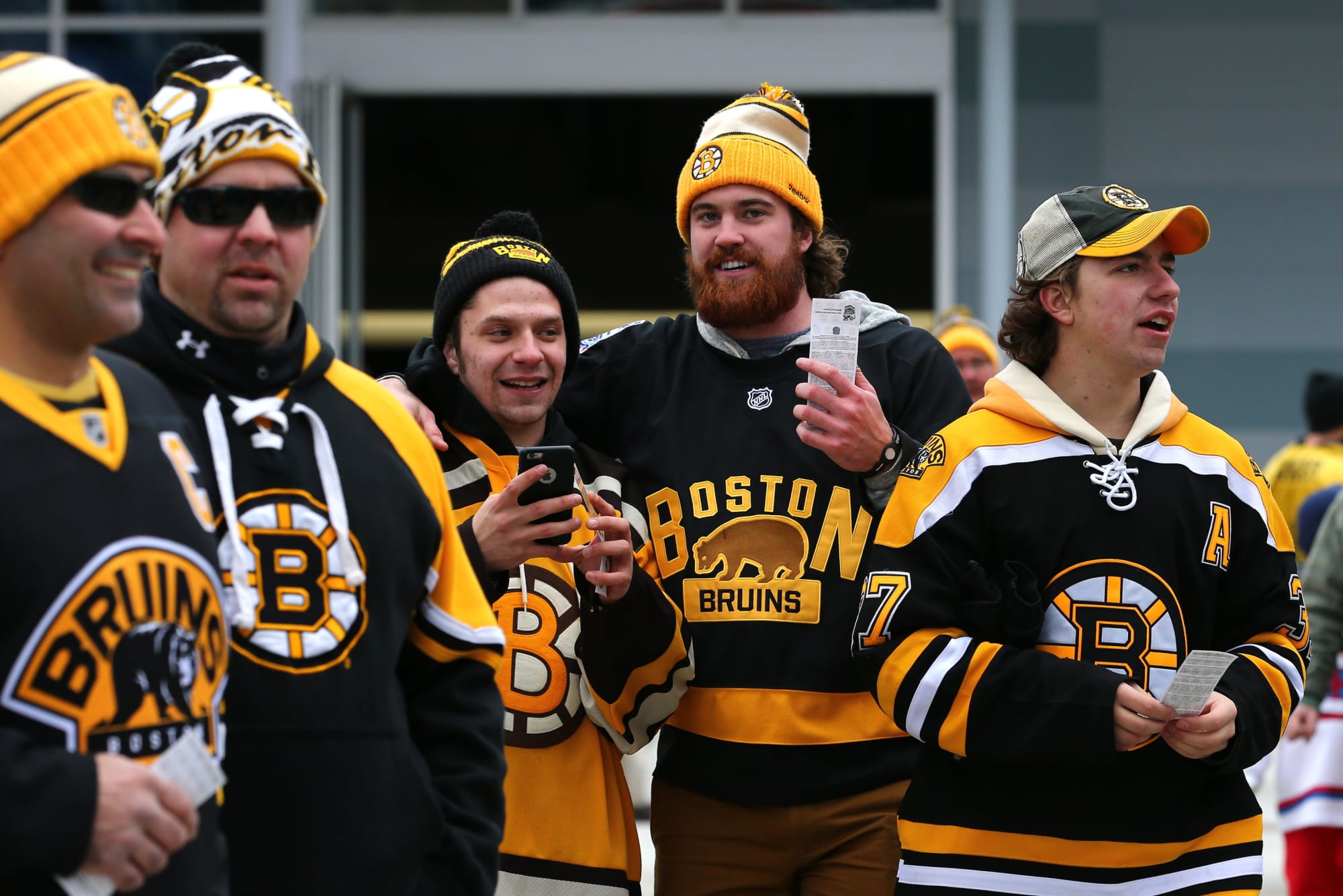 Boston Bruins Alternate Uniform — UNISWAG