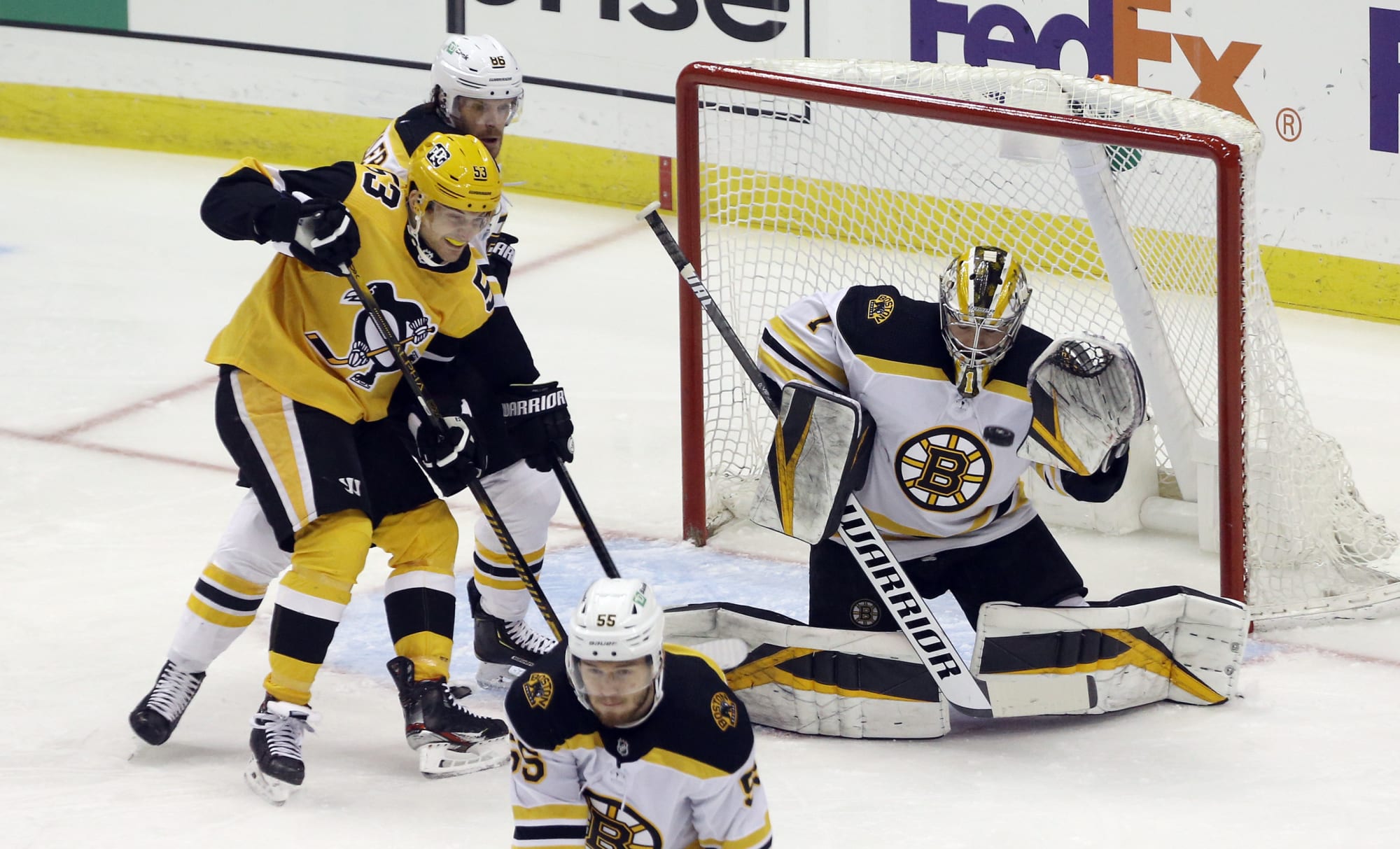 Jeremy Swayman stops 33 shots, leads Bruins to 3-2 win – Saratogian