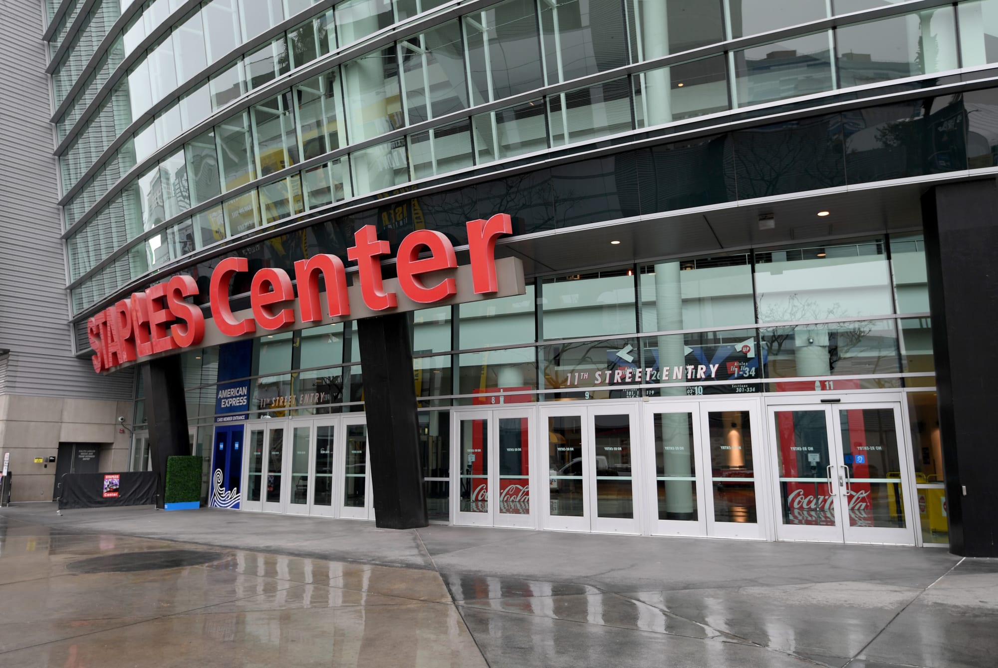Lakers, Clippers, Kings Team Up To Support Staples Center Workers