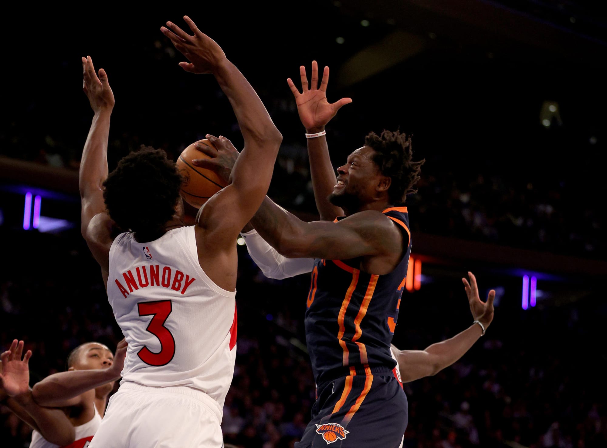 Knicks News: OG Anunoby Raptors reported trade offer, Julius Randle double-double