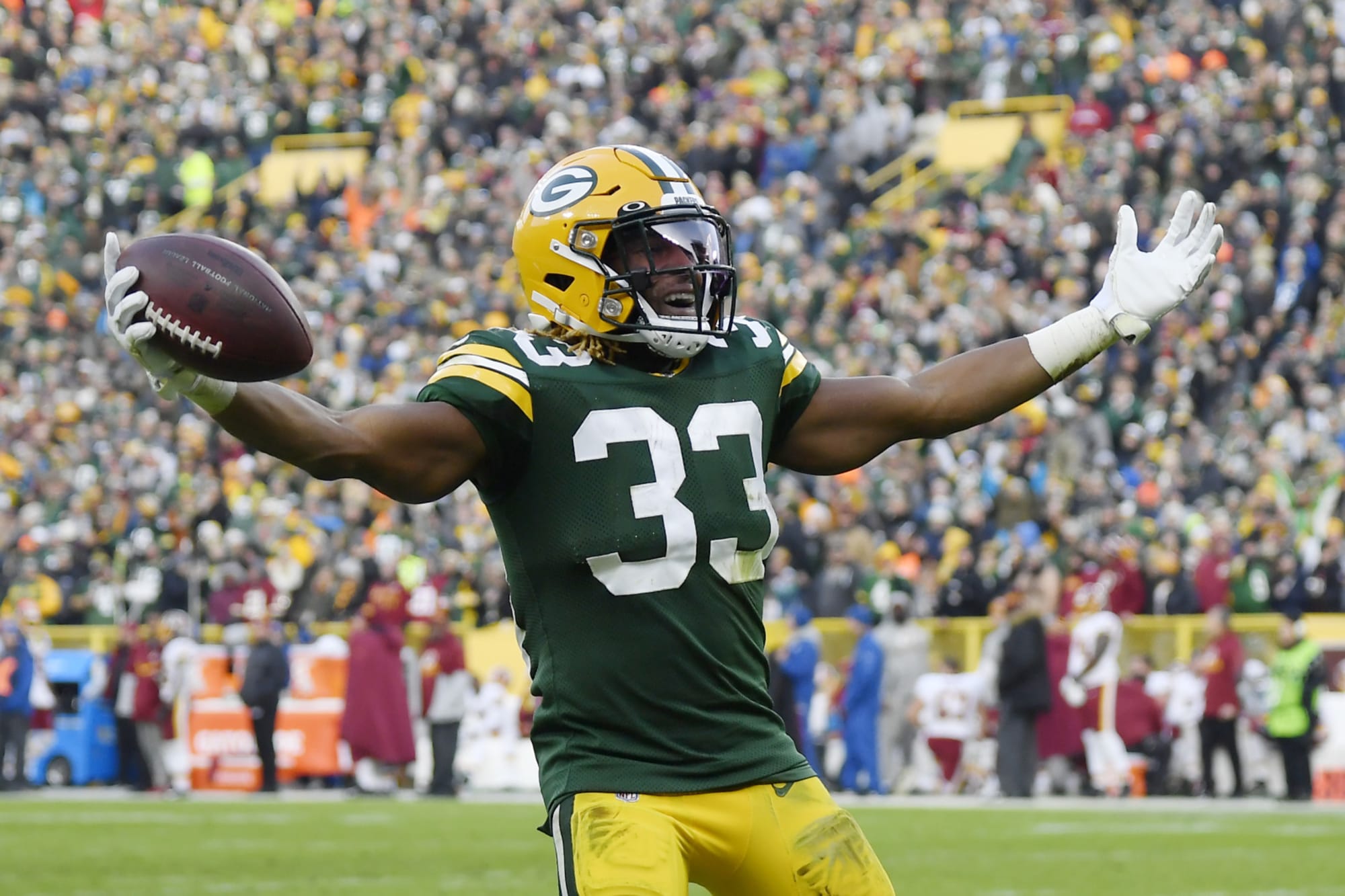 Green Bay Packers: Bringing Back Aaron Jones is a 'Priority'