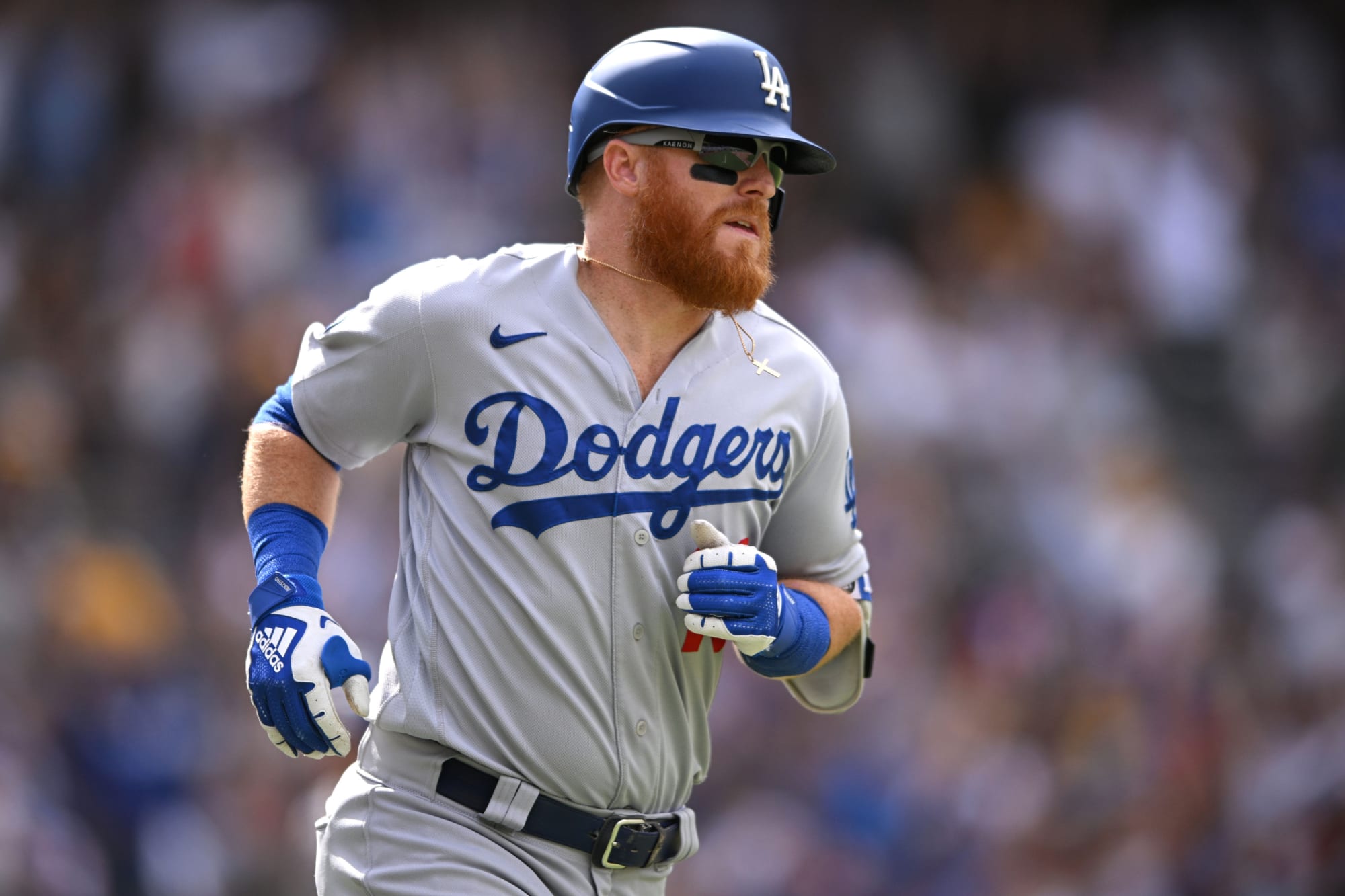 Milwaukee Brewers have made a multi-year offer to Justin Turner