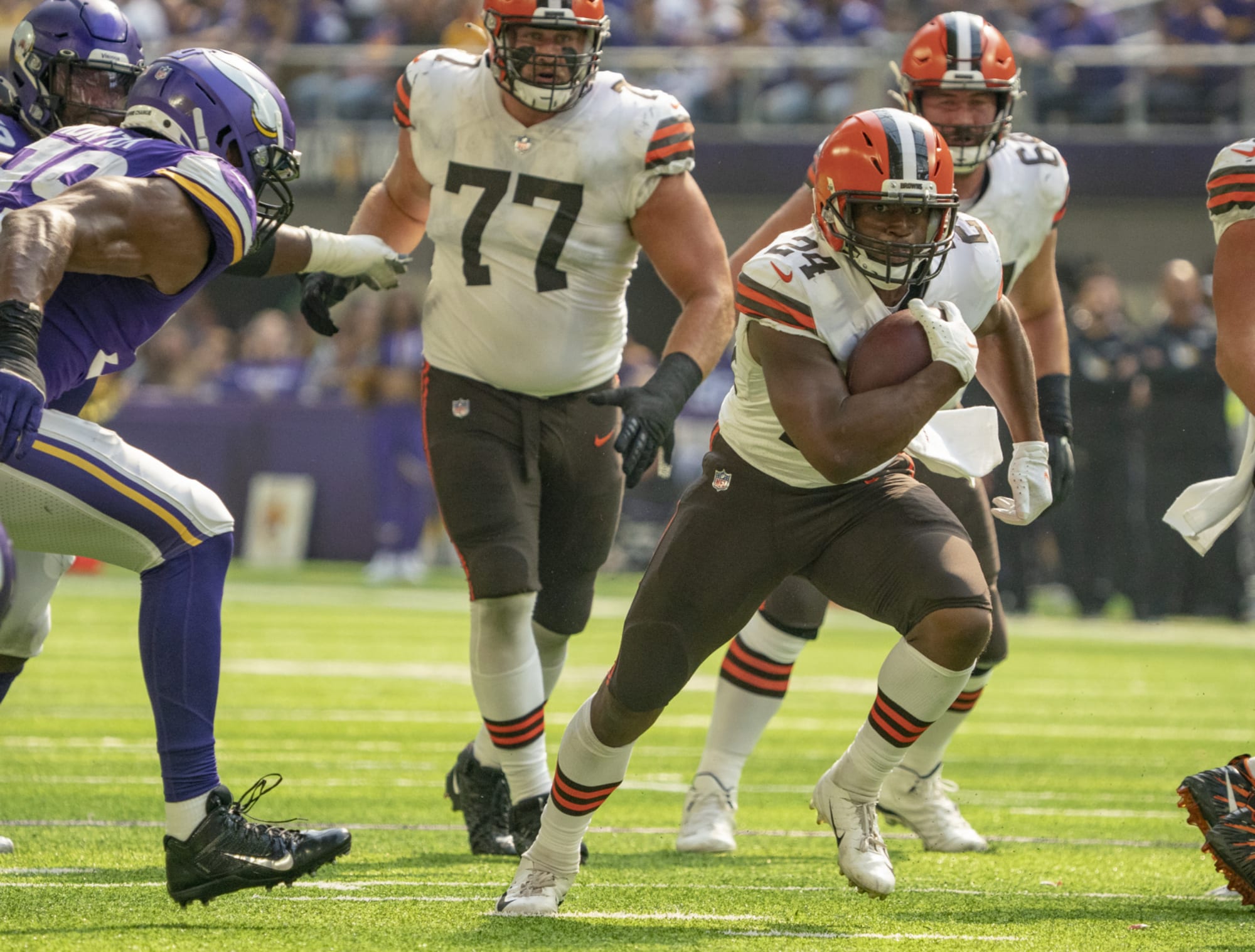 Nick Chubb, Kareem Hunt continue to be driving force for Browns