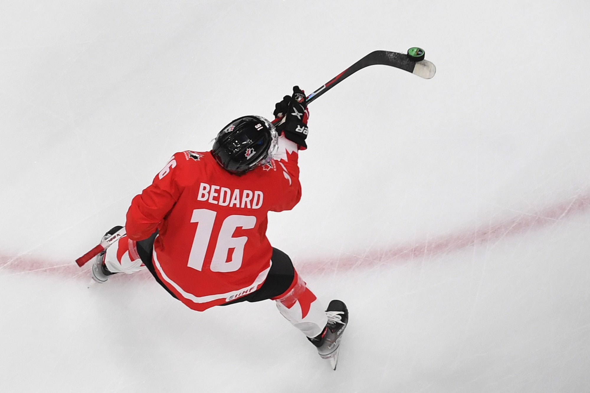Fun facts about Chicago Blackhawks' new 17-year-old star Connor Bedard -  Axios Chicago