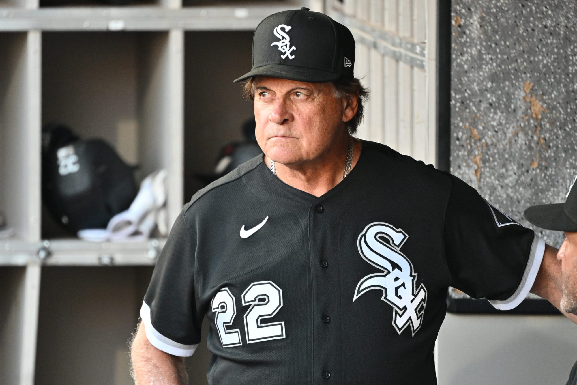 Cueto helps White Sox beat Twins after La Russa steps down