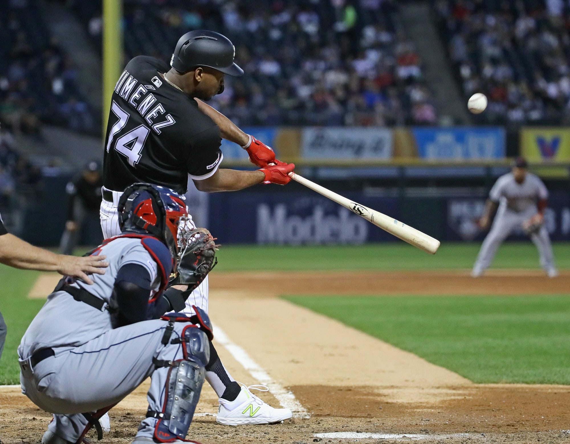 Chicago White Sox's Eloy Jiménez slugs go-ahead home run vs