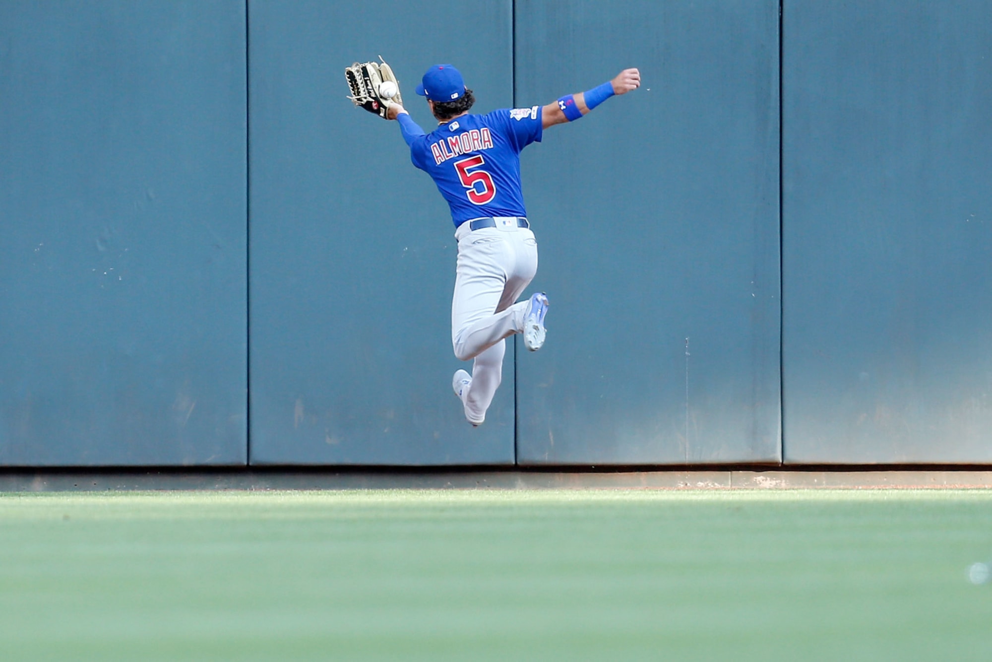 Addison Russell Non-Tendered by Cubs; Becomes Free Agent
