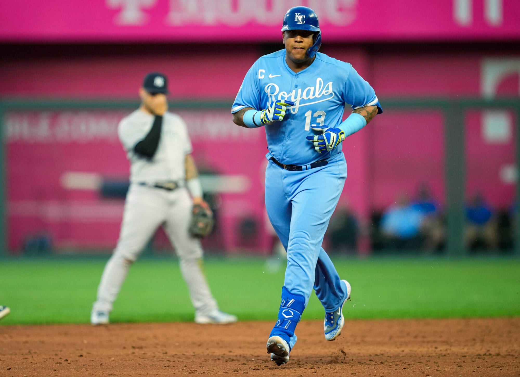 White Sox: There is no need to target Whit Merrifield in free-agency