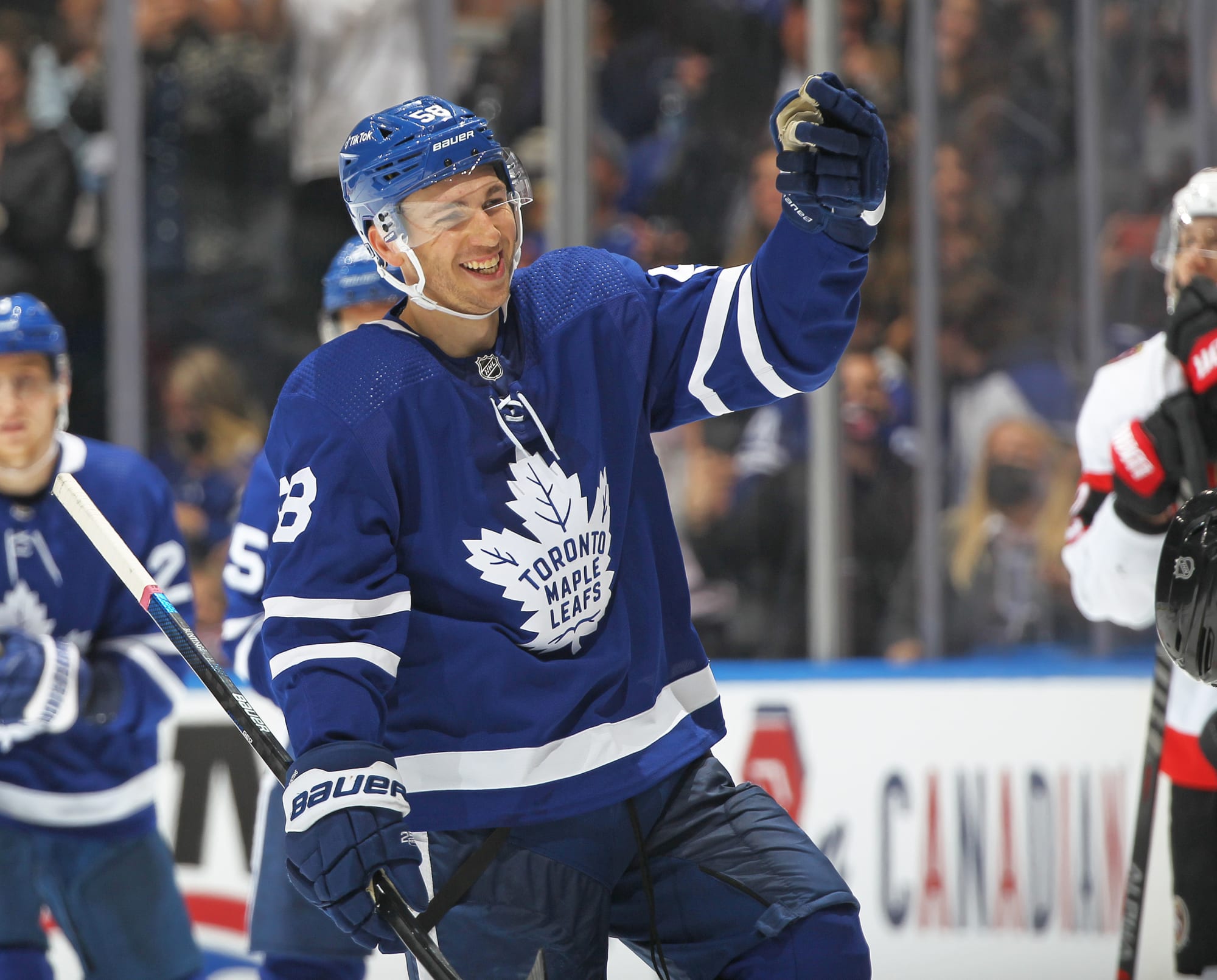 Michael Bunting's 1st goal for hometown Leafs seals victory over