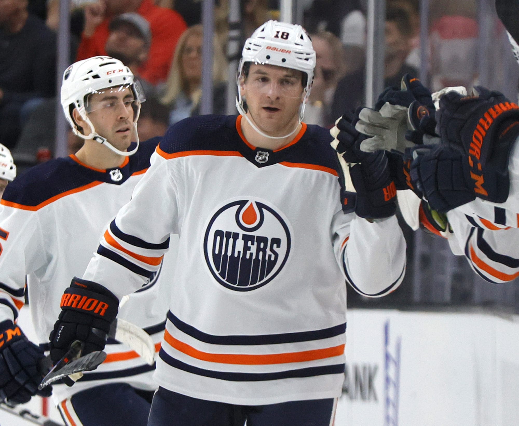 Connor McDavid racks up 5 points in Oilers' win over Leafs