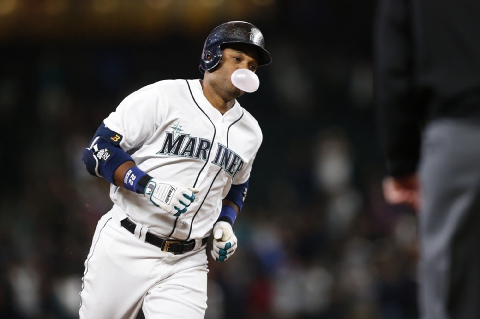 Mariners Split Four-game Series with Boston
