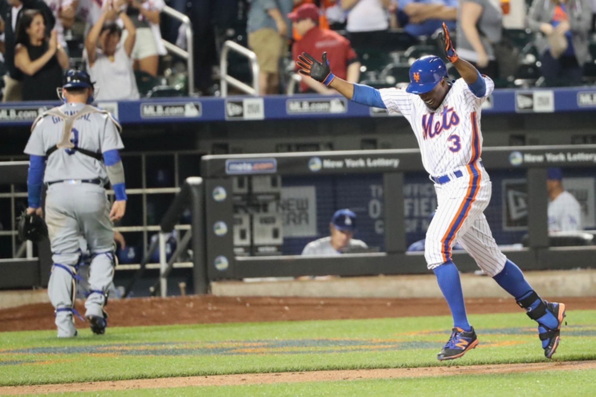 New York Mets David Wright (5) celebrates with Curtis Granderson