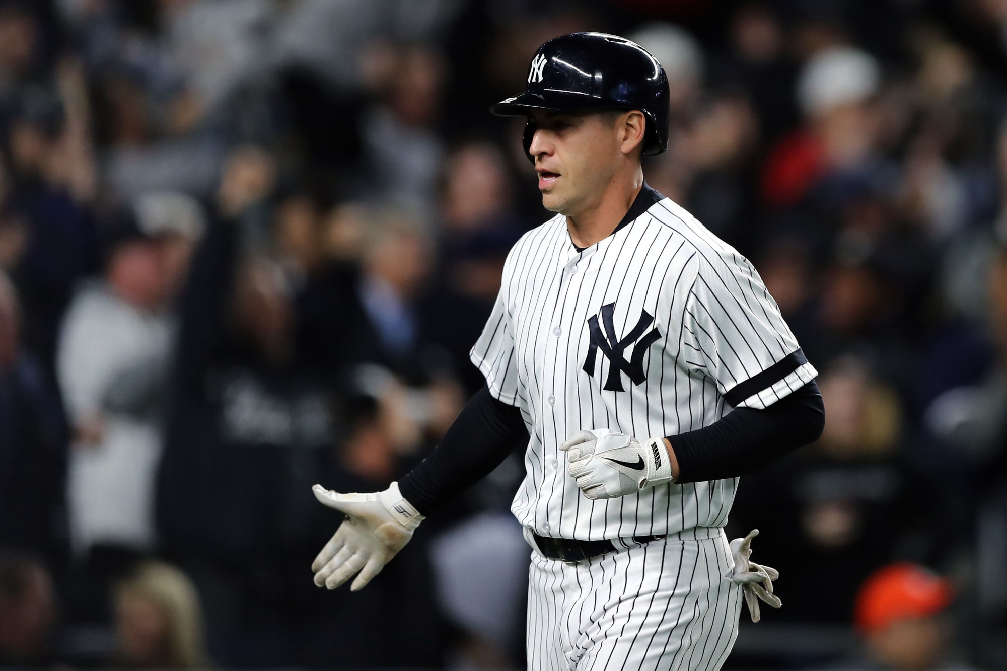 Yankees' Jacoby Ellsbury leaves after getting hit on wrist – Trentonian