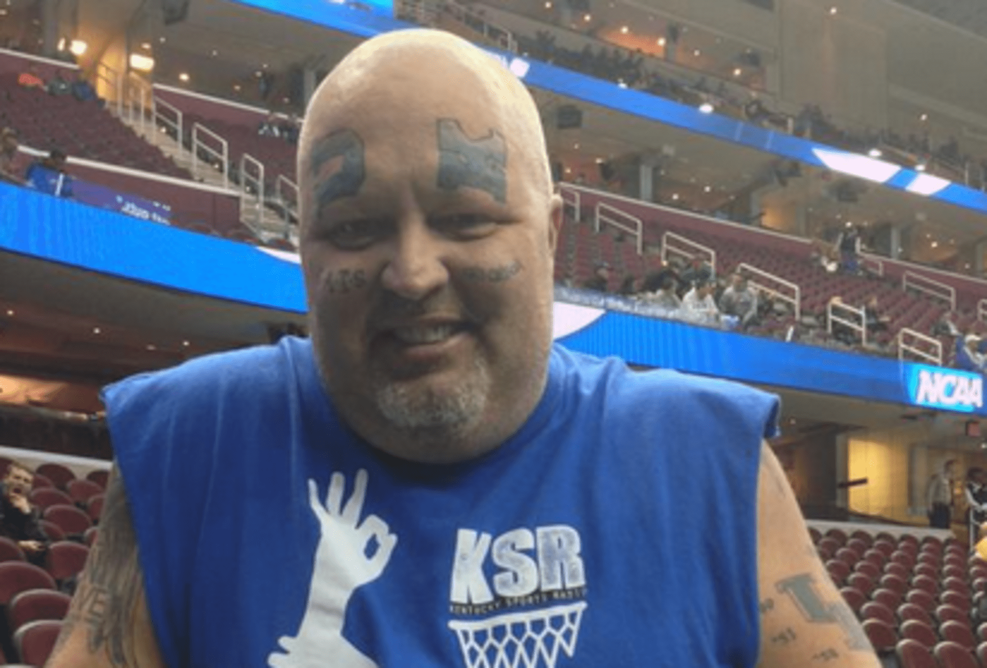 Kentucky Wildcats fan has tattoos on his forehead Photo