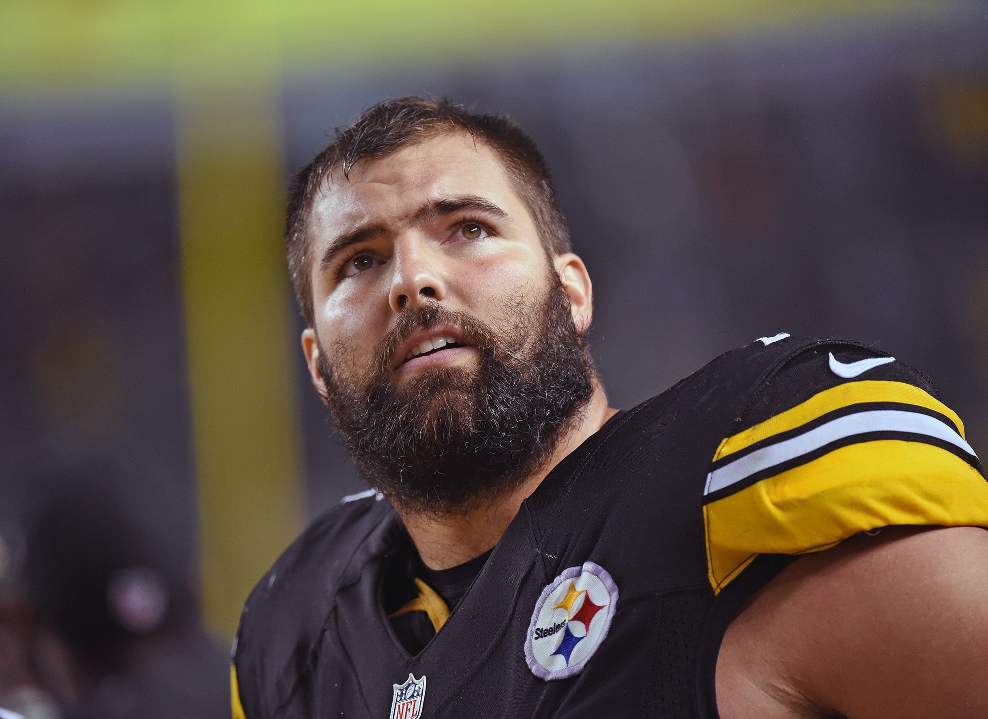 Who is Alejandro Villanueva, the lone Steeler who stood for the anthem? 