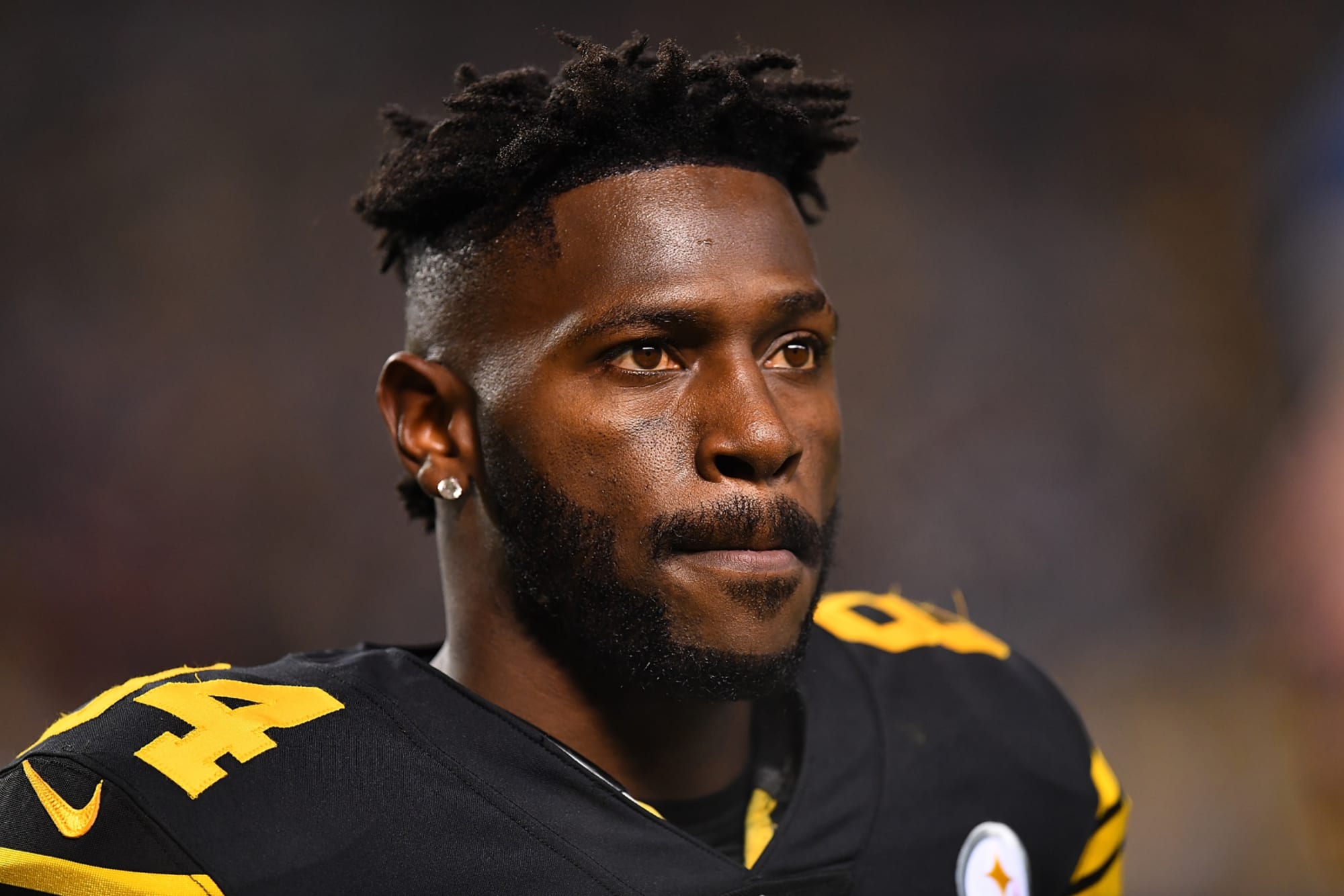 Antonio Brown returns to the NFL this week. Here’s what to expect from him in his debut. thumbnail