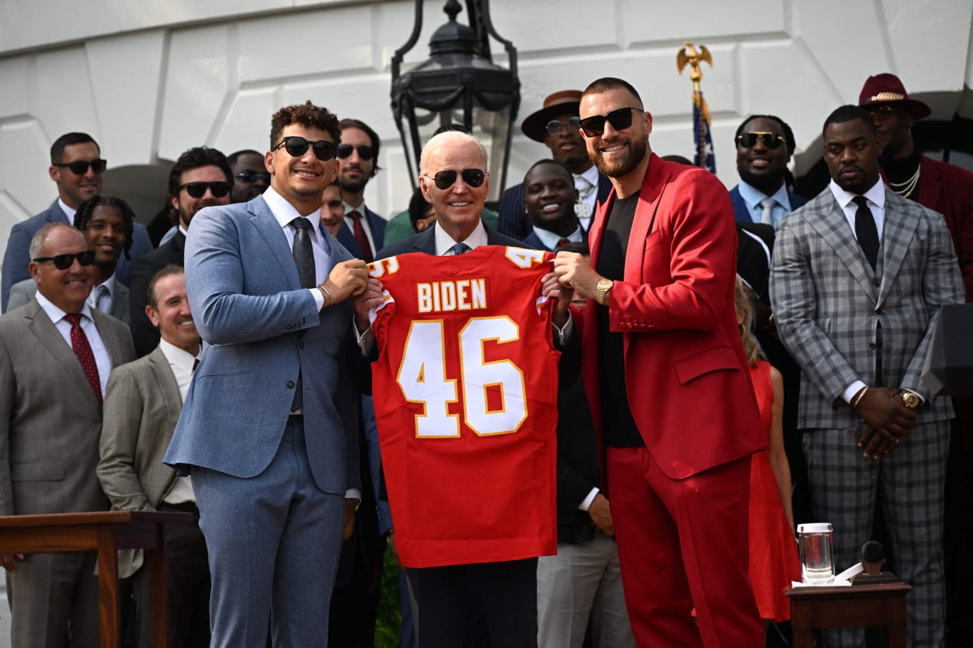 Patrick Mahomes couldn’t get Travis Kelce off a White House mic more quickly