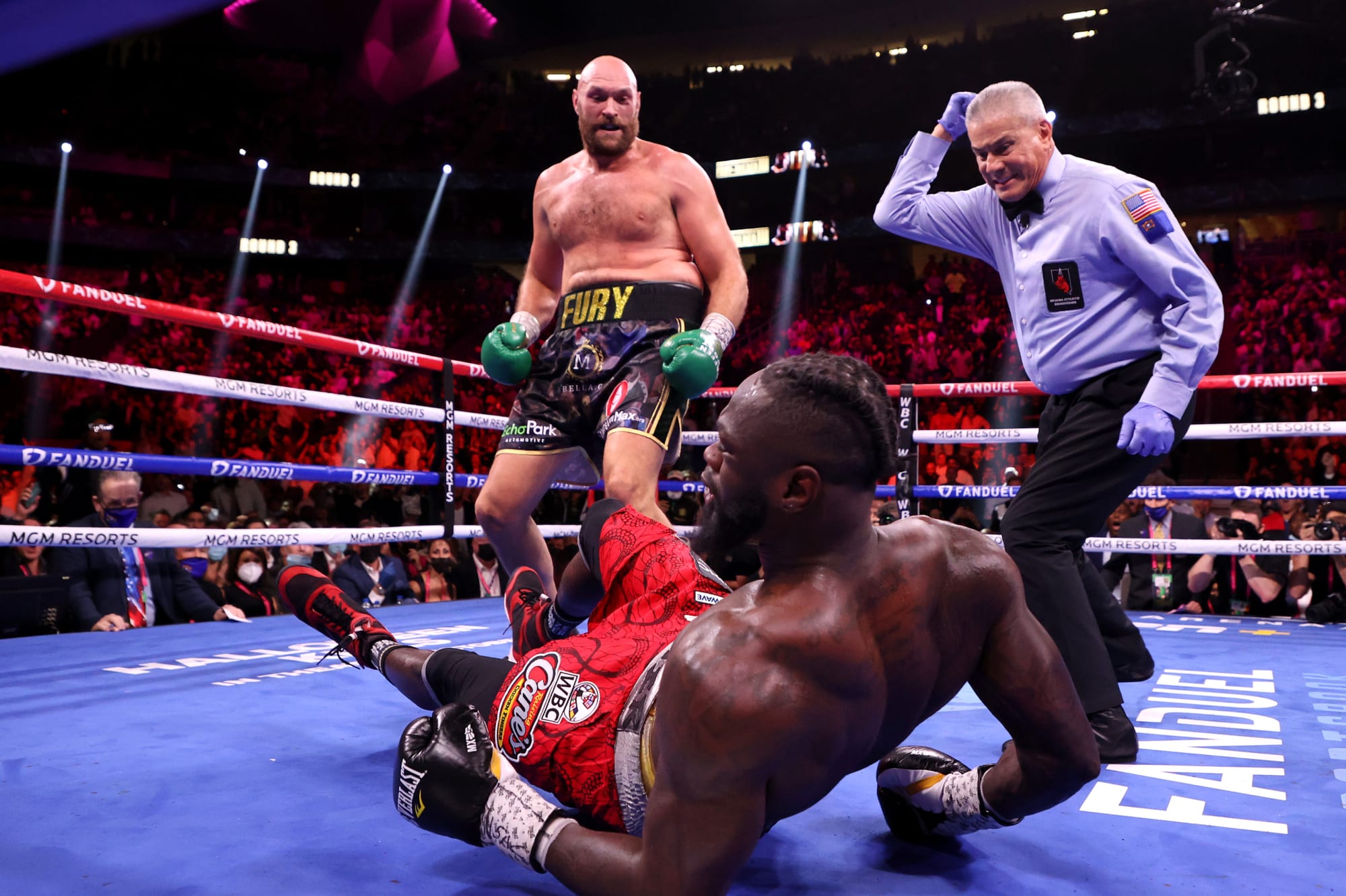 Fury vs Wilder 3 highlights: 3 of the best moments from