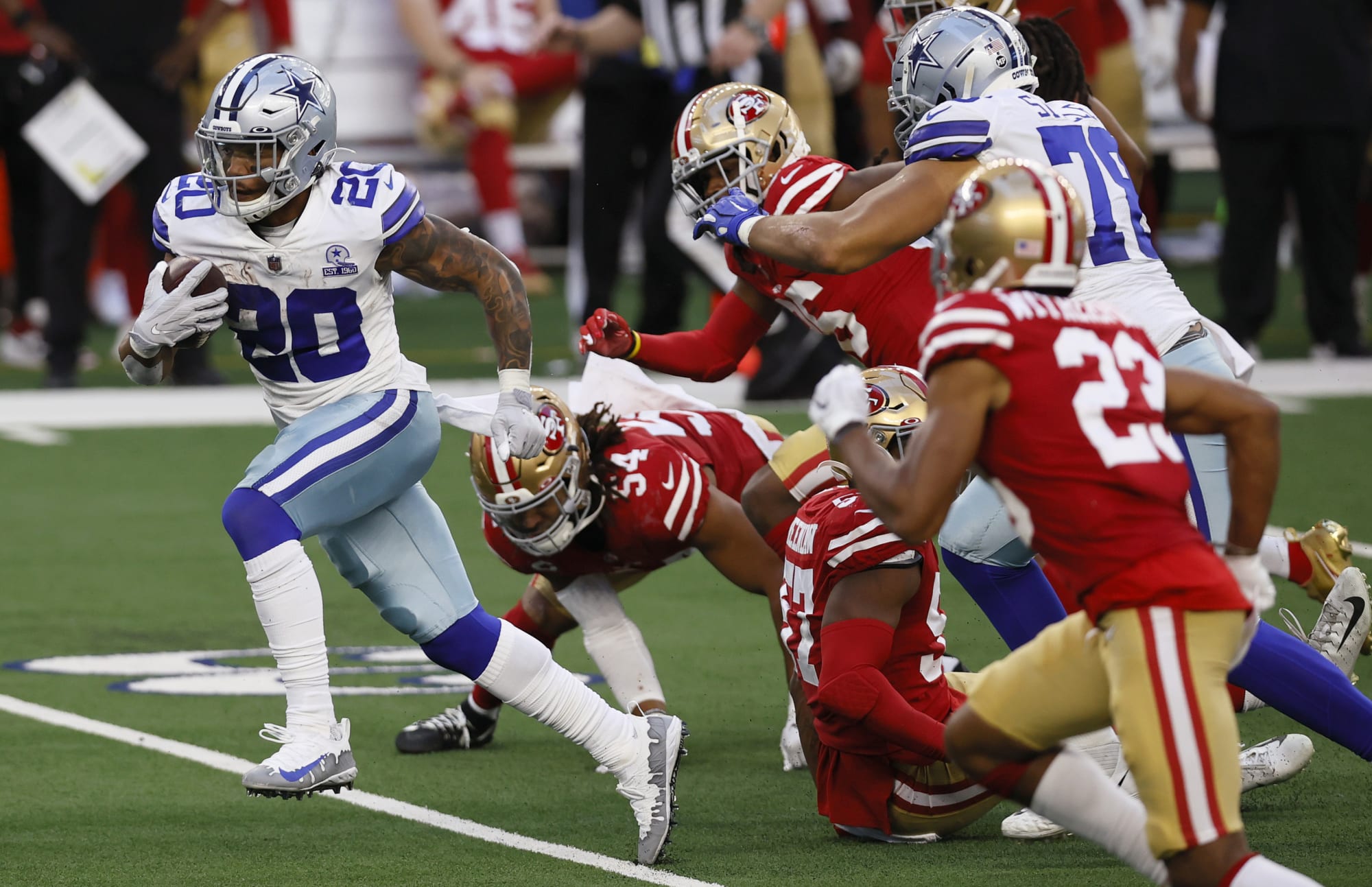 Watch Cowboys, 49ers fans stampede into Jerryworld for Super Wild Card Weekend game thumbnail