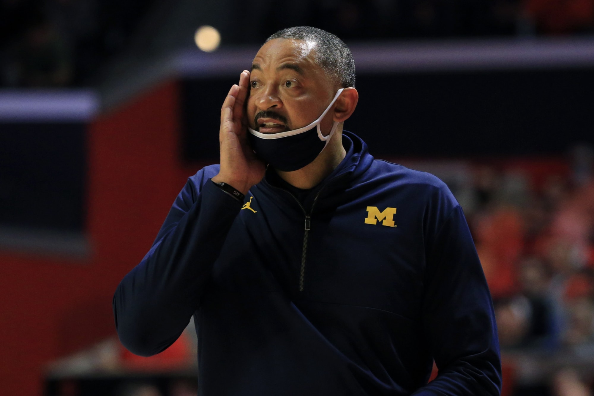 Michigan basketball: Could Juwan Howard be fired for throwing a punch?