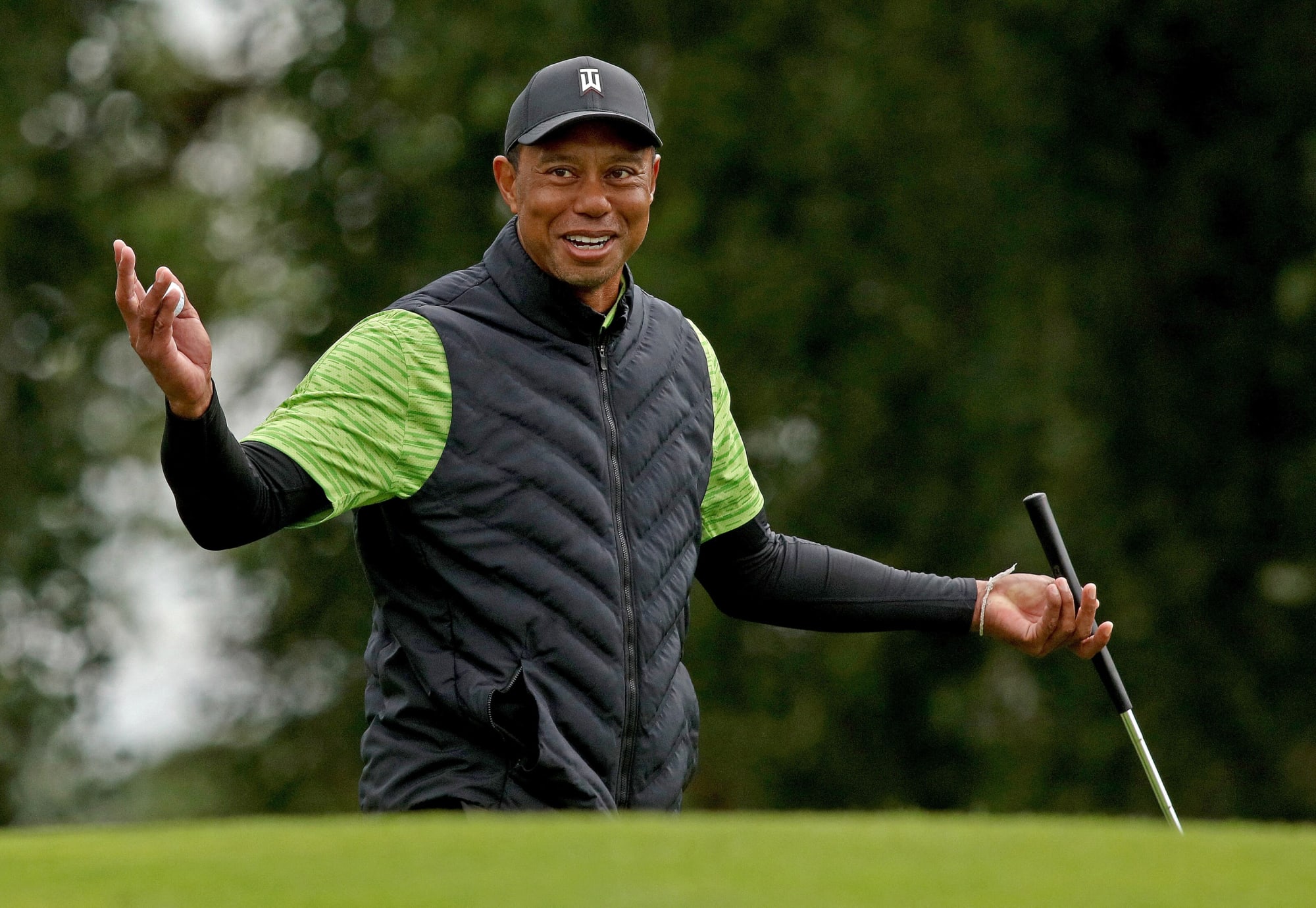 Watch Tiger Woods chip in for eagle in Open Championship tune-up