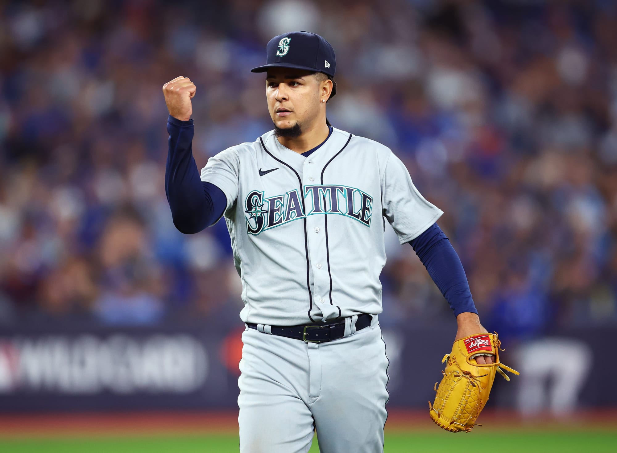 Yankees trade deadline mishaps re-opened by Luis Castillo