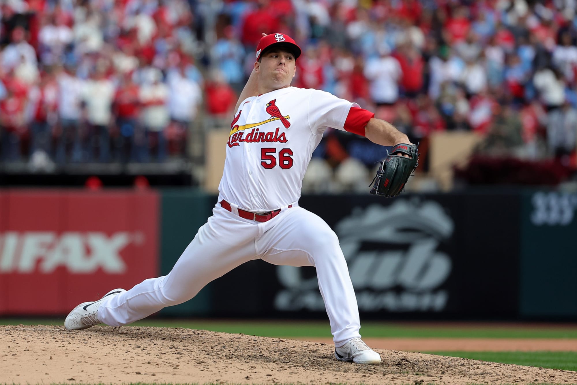 Fans react to Cardinals pitcher drastic hairstyle change