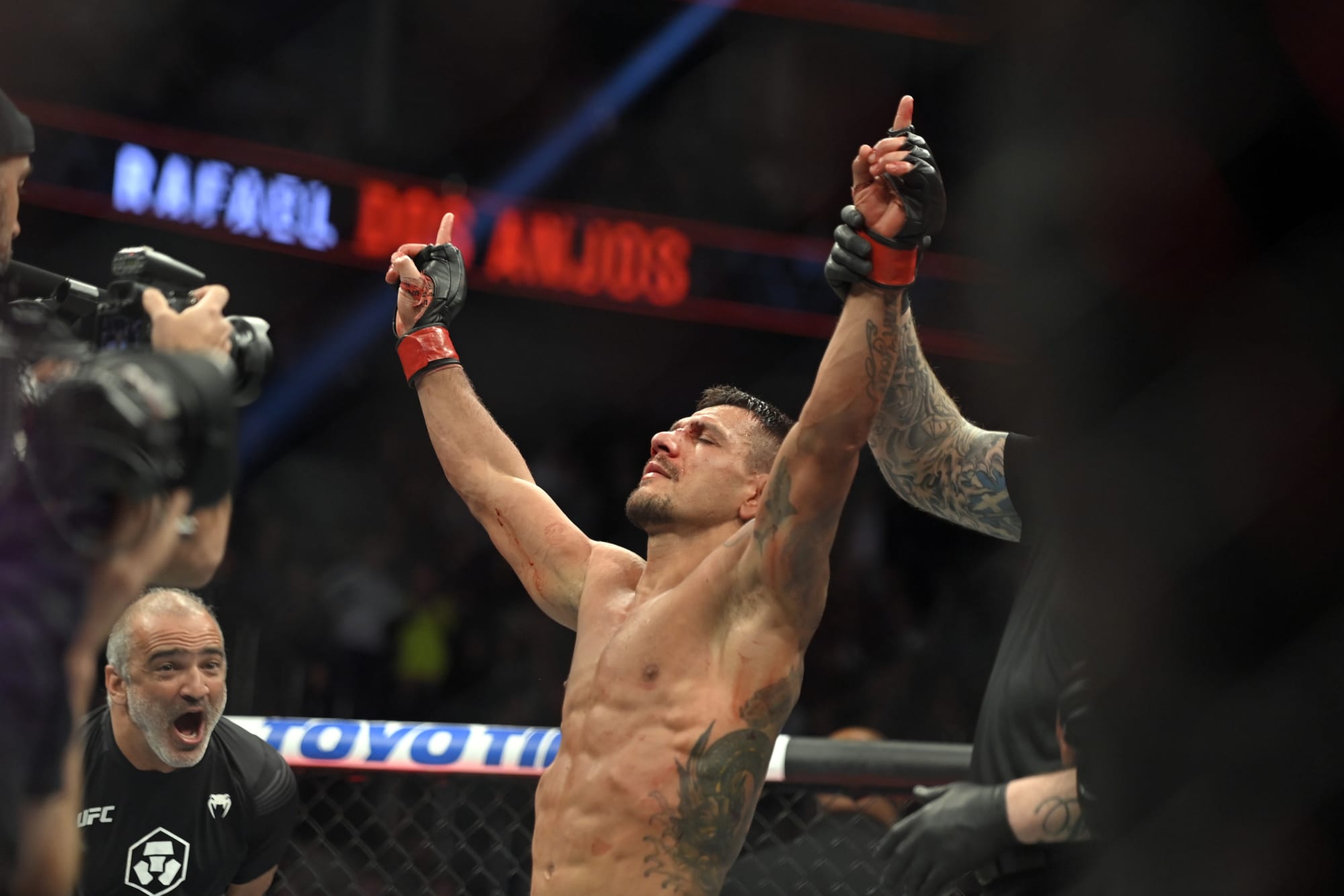 UFC Orlando: Rafael dos Anjos submits Bryan Barberena and calls out Conor McGregor