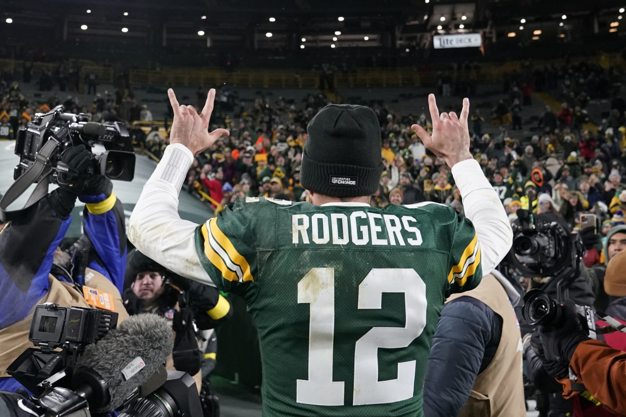 Aaron Rodgers pens shockingly emotional goodbye to Packers