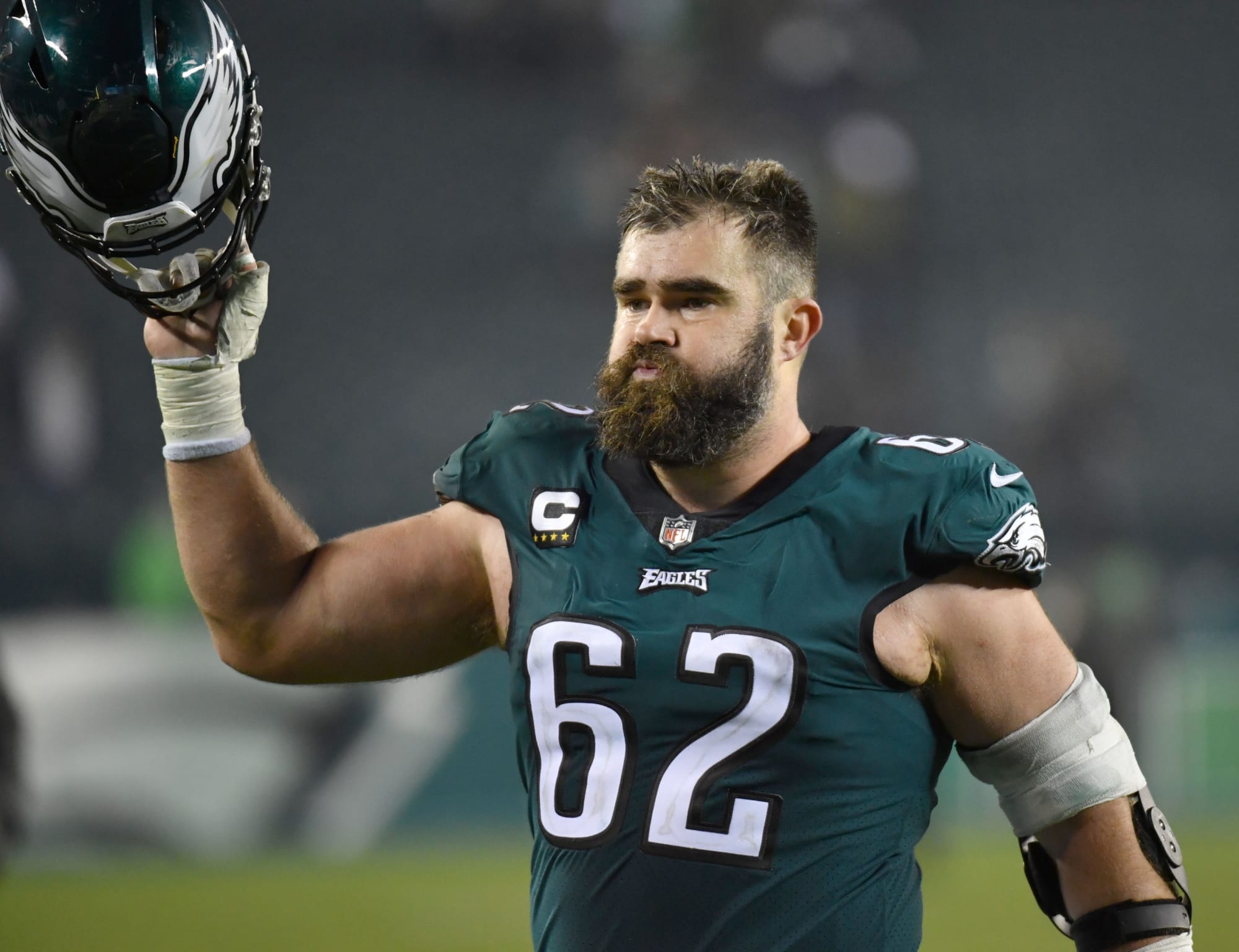 Jason Kelce channels an Adam Sandler classic in iconic gameday fit [Photo]