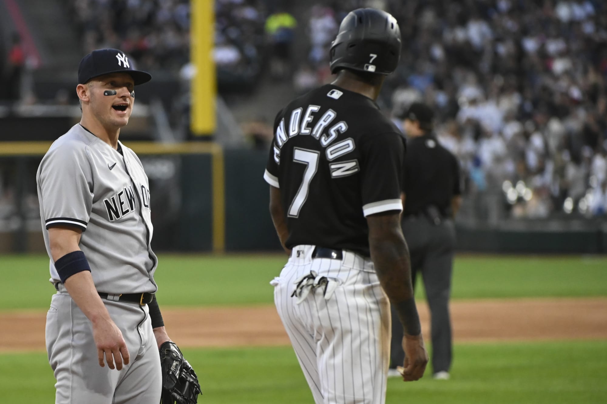 Watch: White Sox, Yankees benches cleared after hard tag on Tim Anderson thumbnail