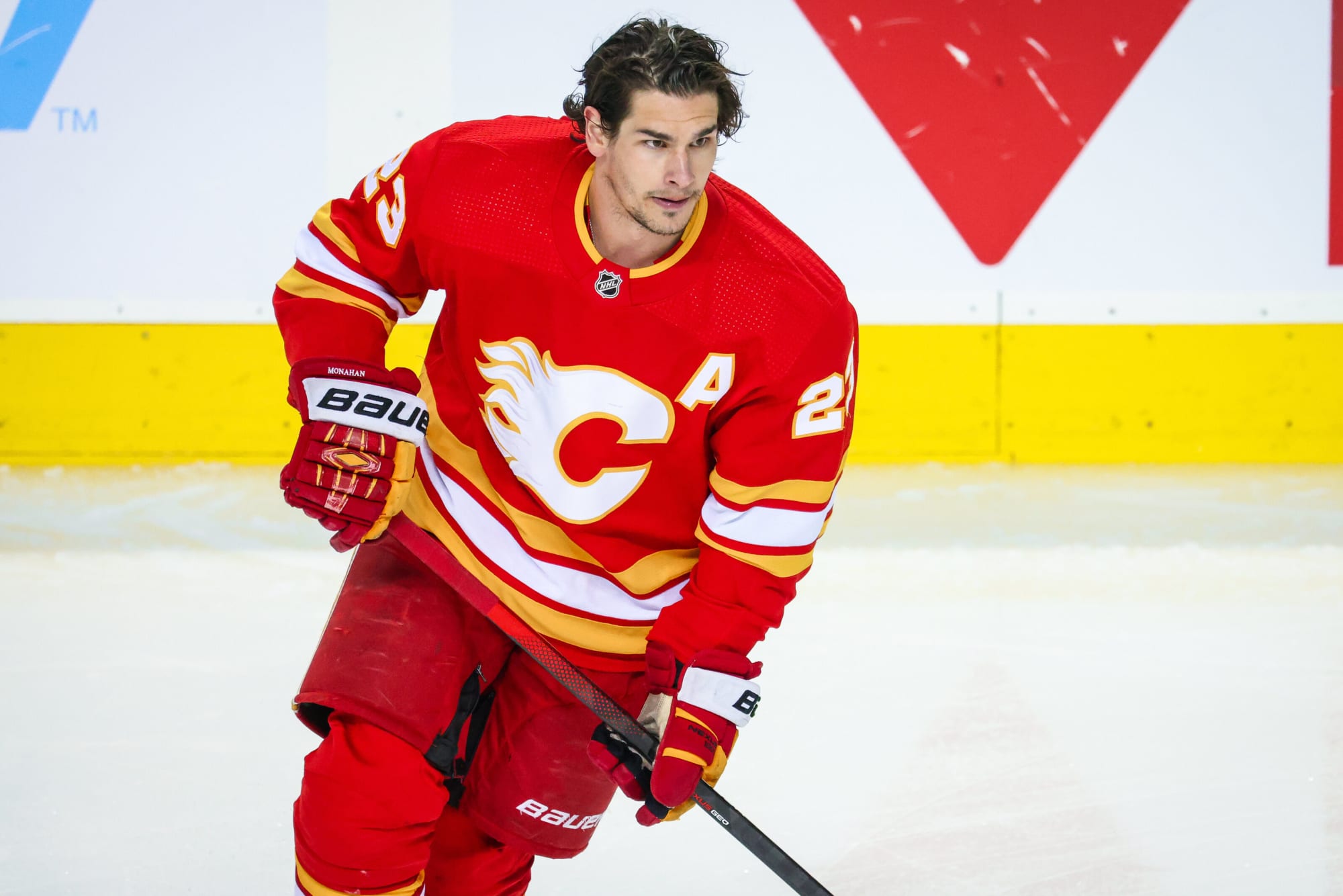Flames deal Sean Monahan to Canadiens to clear space for Kadri signing