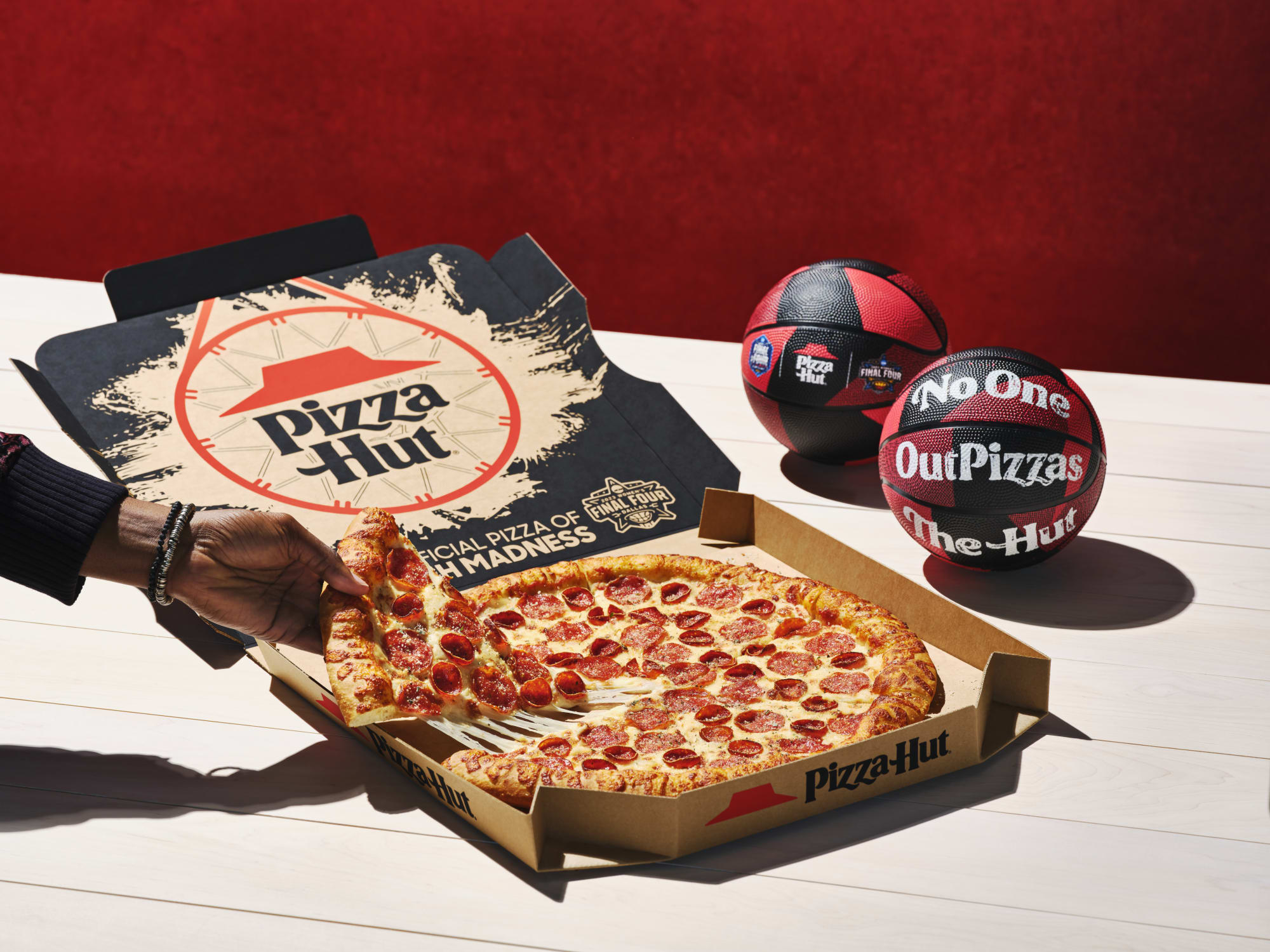Pizza Hut shoots and scores with the return of its interactive