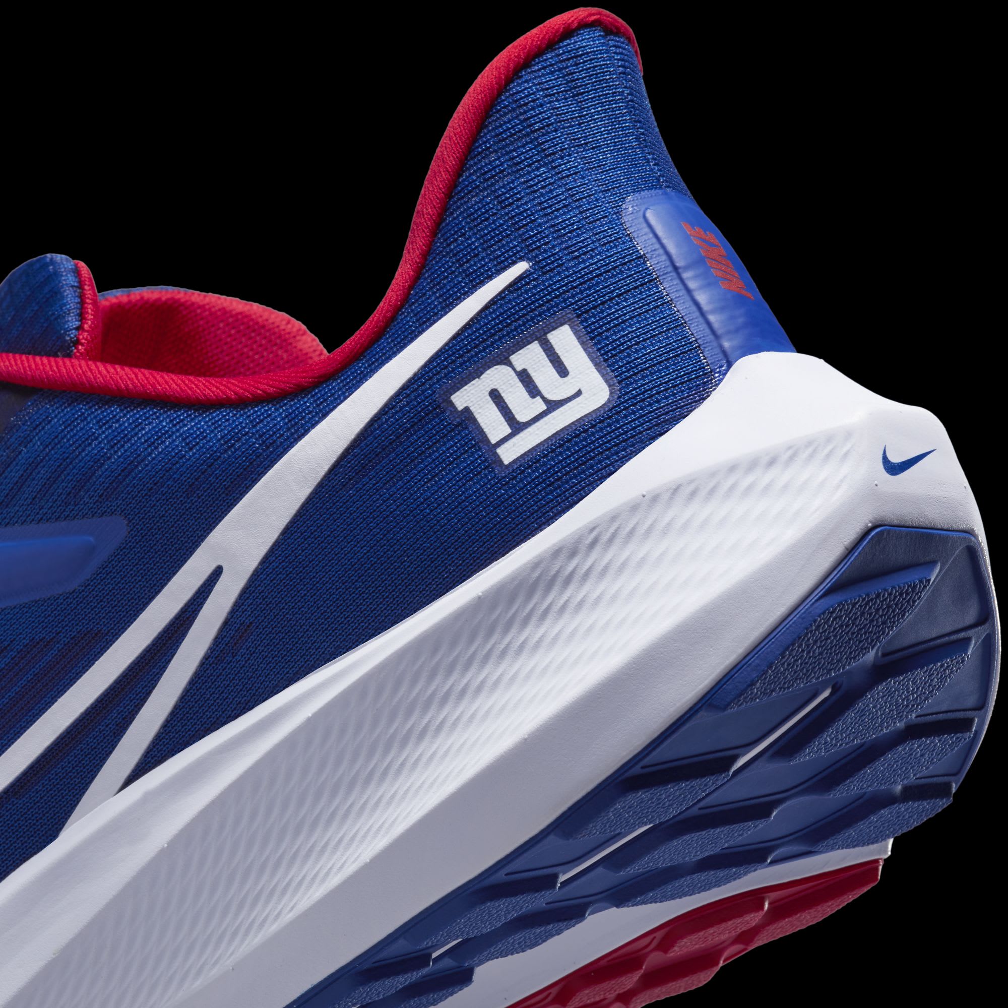 mezcla Preludio llamada Fans need these New York Giants shoes by Nike