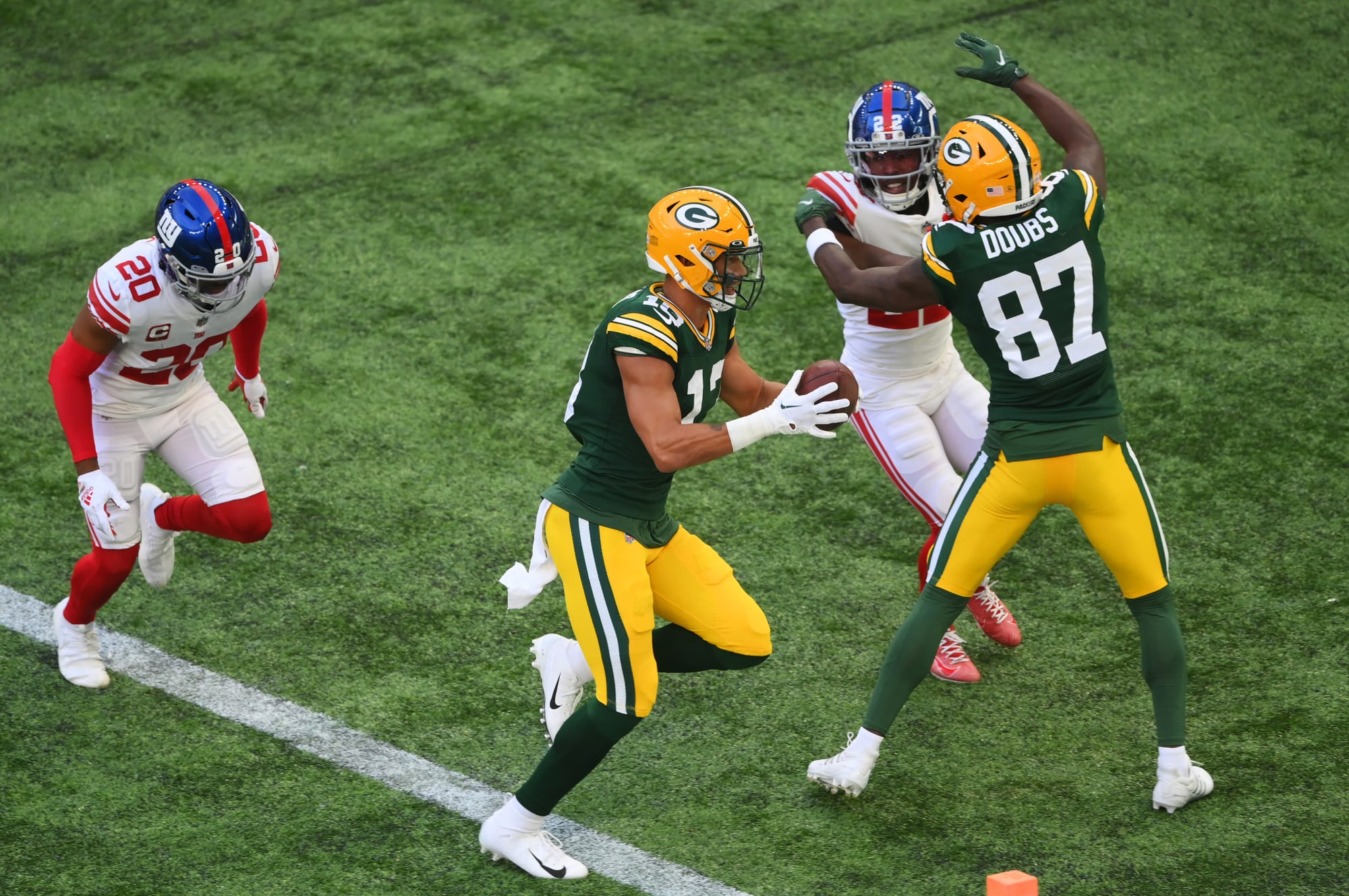 Refs gift the Packers a TD vs. Giants with embarrassing pass interference call
