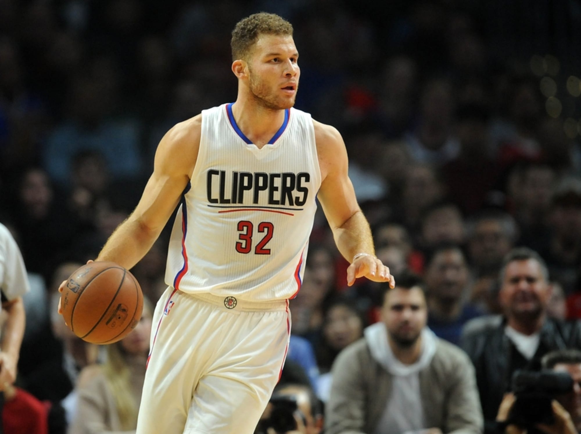 Photo: Los Angeles Clippers Blake Griffin dunks over Boston