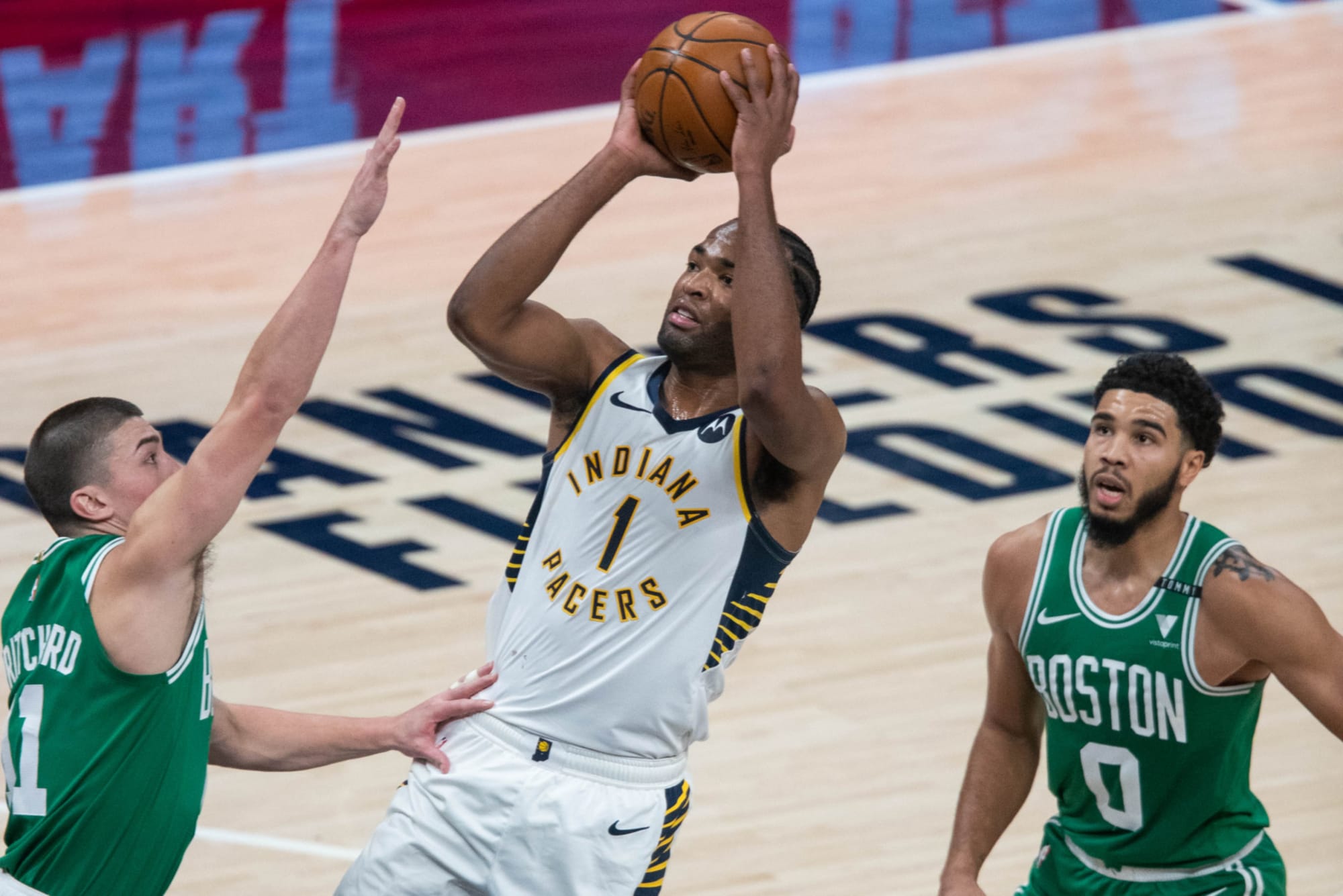 NBA Free Agent Rumor: Thomas Bryant deciding between Celtics and Lakers -  CelticsBlog