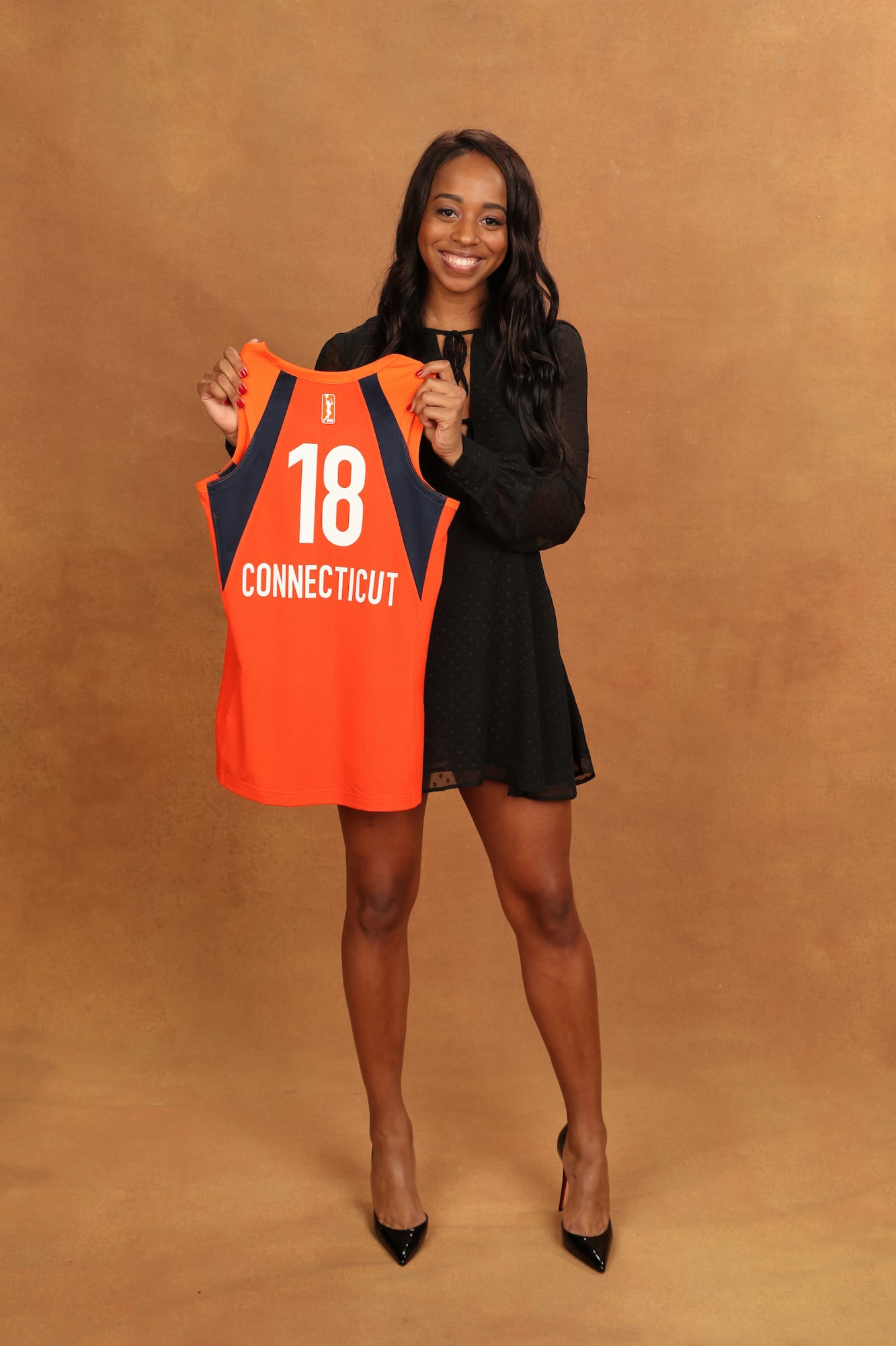WNBA on X: The first daughter of a former WNBA head coach to be selected  in the #WNBADraft @lexiekiah_4, daughter of @NBA vet Dee Brown!   / X