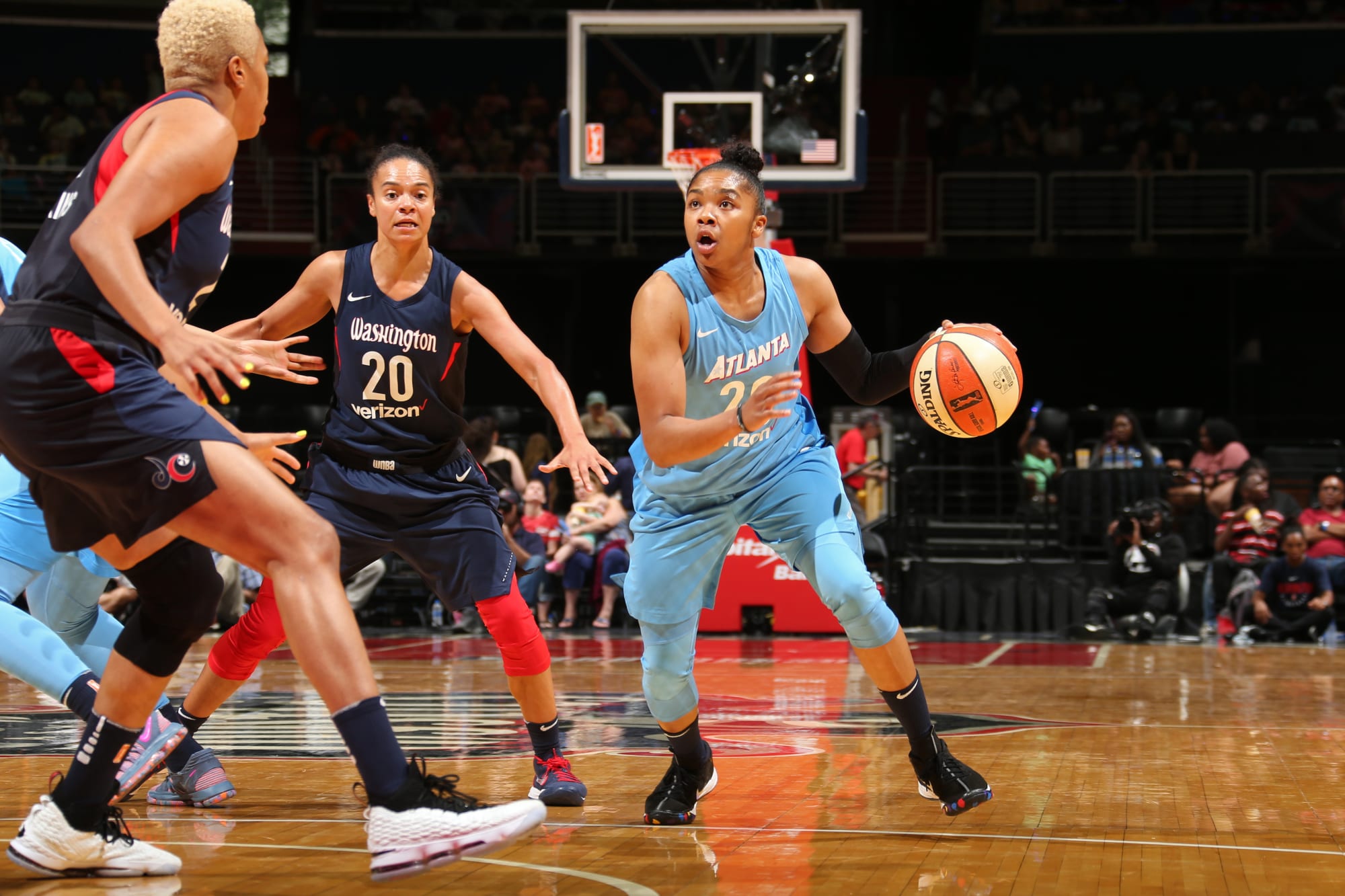 WNBA - The Atlanta Dream tie it up, 1-1! 👏 Alex Bentley