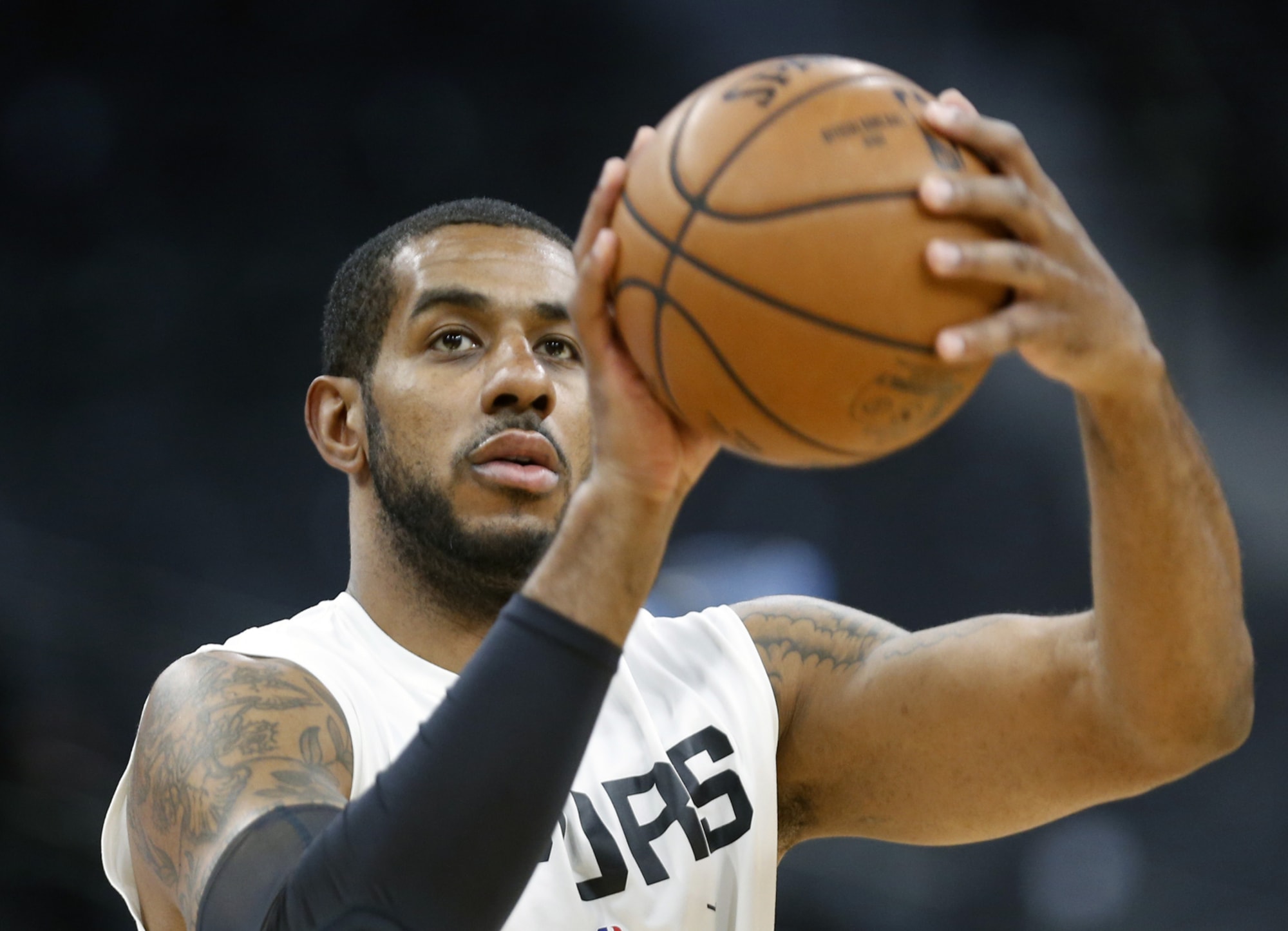 Aldridge introduced as a member of the Spurs