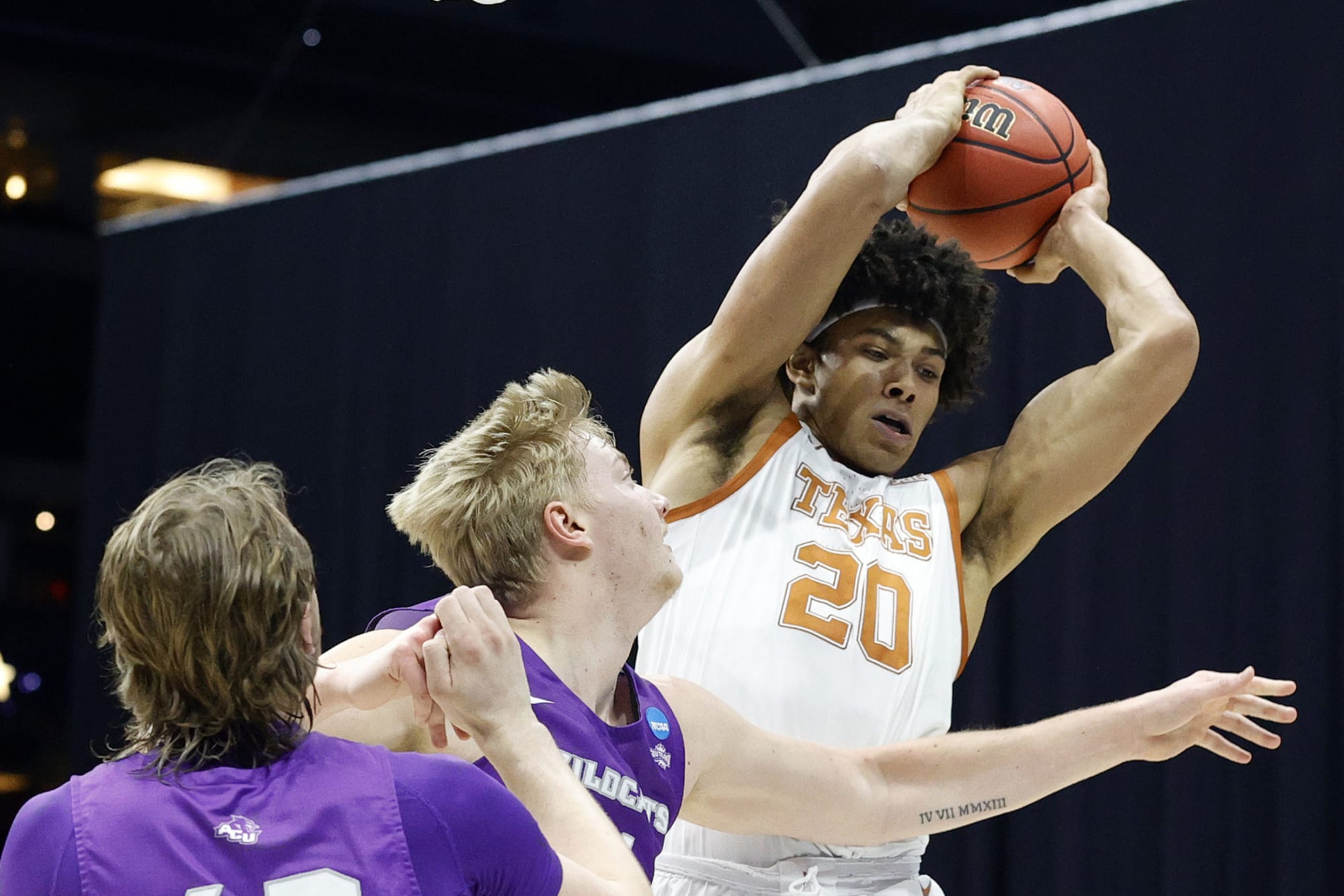 Former Texas Longhorns Forward Jericho Sims Signs Contract With