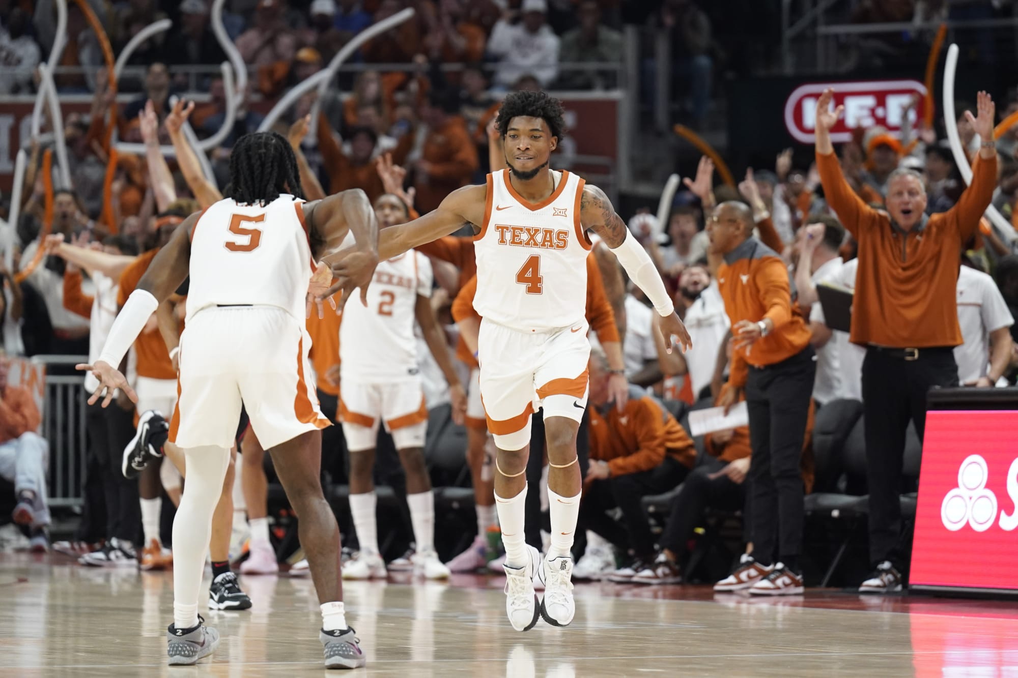 3 Texas basketball players to be thankful for this Thanksgiving